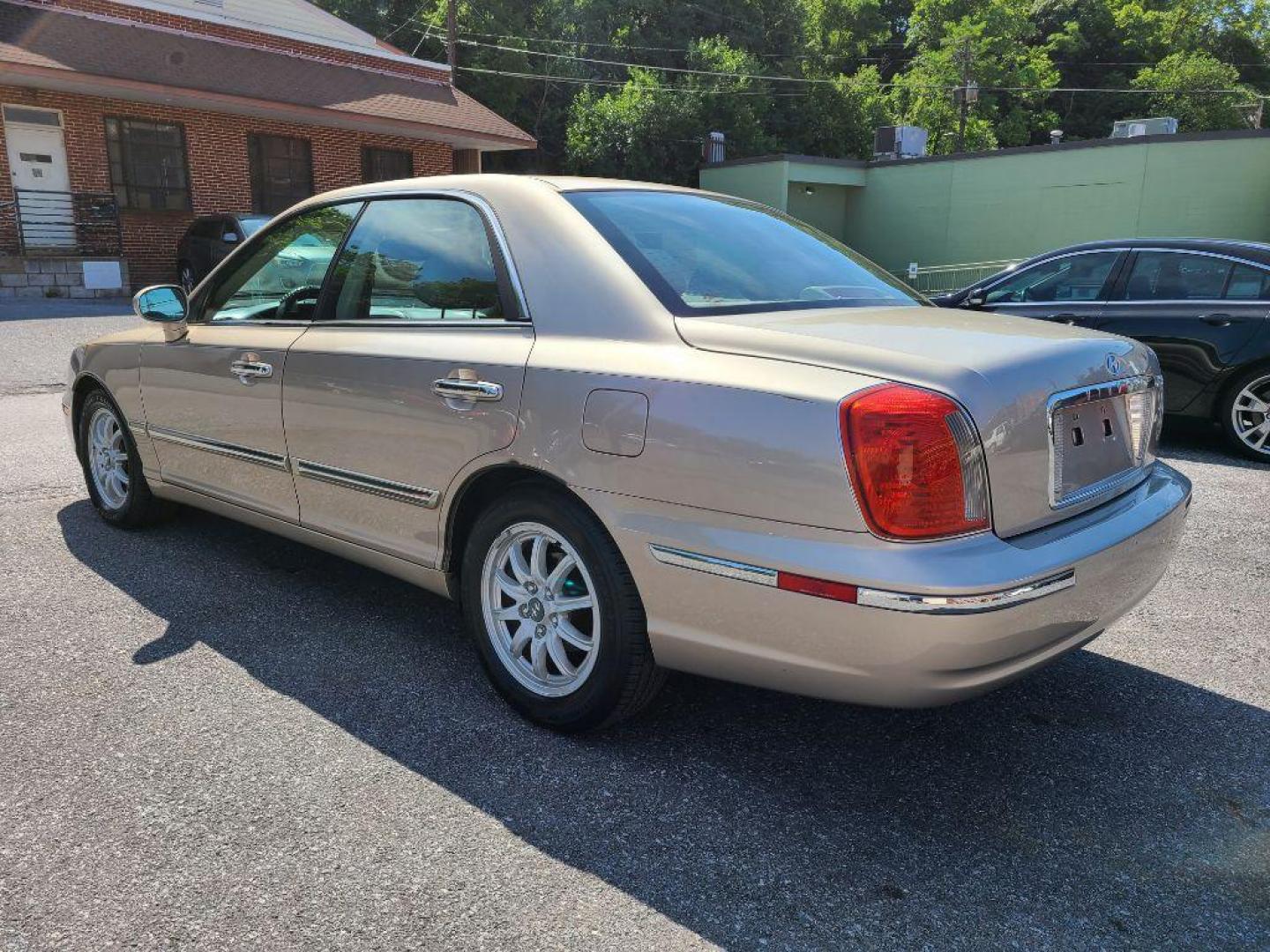 2005 TAN HYUNDAI XG 350 (KMHFU45E65A) with an 3.5L engine, Automatic transmission, located at 117 North Cameron Street, Harrisburg, PA, 17101, (717) 963-8962, 40.266762, -76.875259 - WE FINANCE!!! Good Credit/ Bad Credit/ No Credit - ALL Trade-Ins Welcomed!!! ***Guaranteed Credit Approval*** APPLY ONLINE or CALL us TODAY ;) Internet Prices and Marketplace Prices are SPECIAL discounted ***CASH DEALS*** Retail Prices are higher. Please call us to discuss your cash and finan - Photo#2