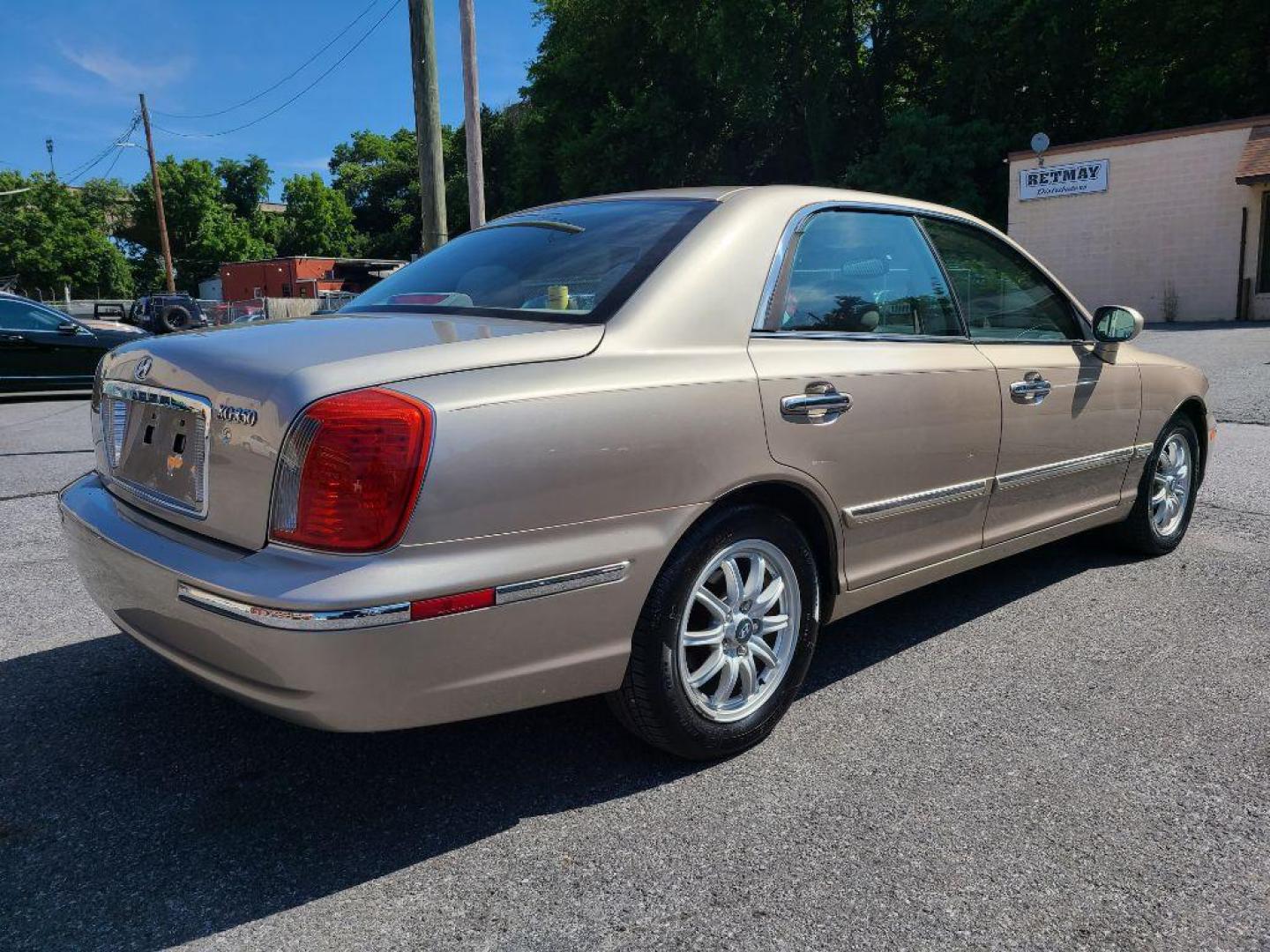 2005 TAN HYUNDAI XG 350 (KMHFU45E65A) with an 3.5L engine, Automatic transmission, located at 117 North Cameron Street, Harrisburg, PA, 17101, (717) 963-8962, 40.266762, -76.875259 - WE FINANCE!!! Good Credit/ Bad Credit/ No Credit - ALL Trade-Ins Welcomed!!! ***Guaranteed Credit Approval*** APPLY ONLINE or CALL us TODAY ;) Internet Prices and Marketplace Prices are SPECIAL discounted ***CASH DEALS*** Retail Prices are higher. Please call us to discuss your cash and finan - Photo#4