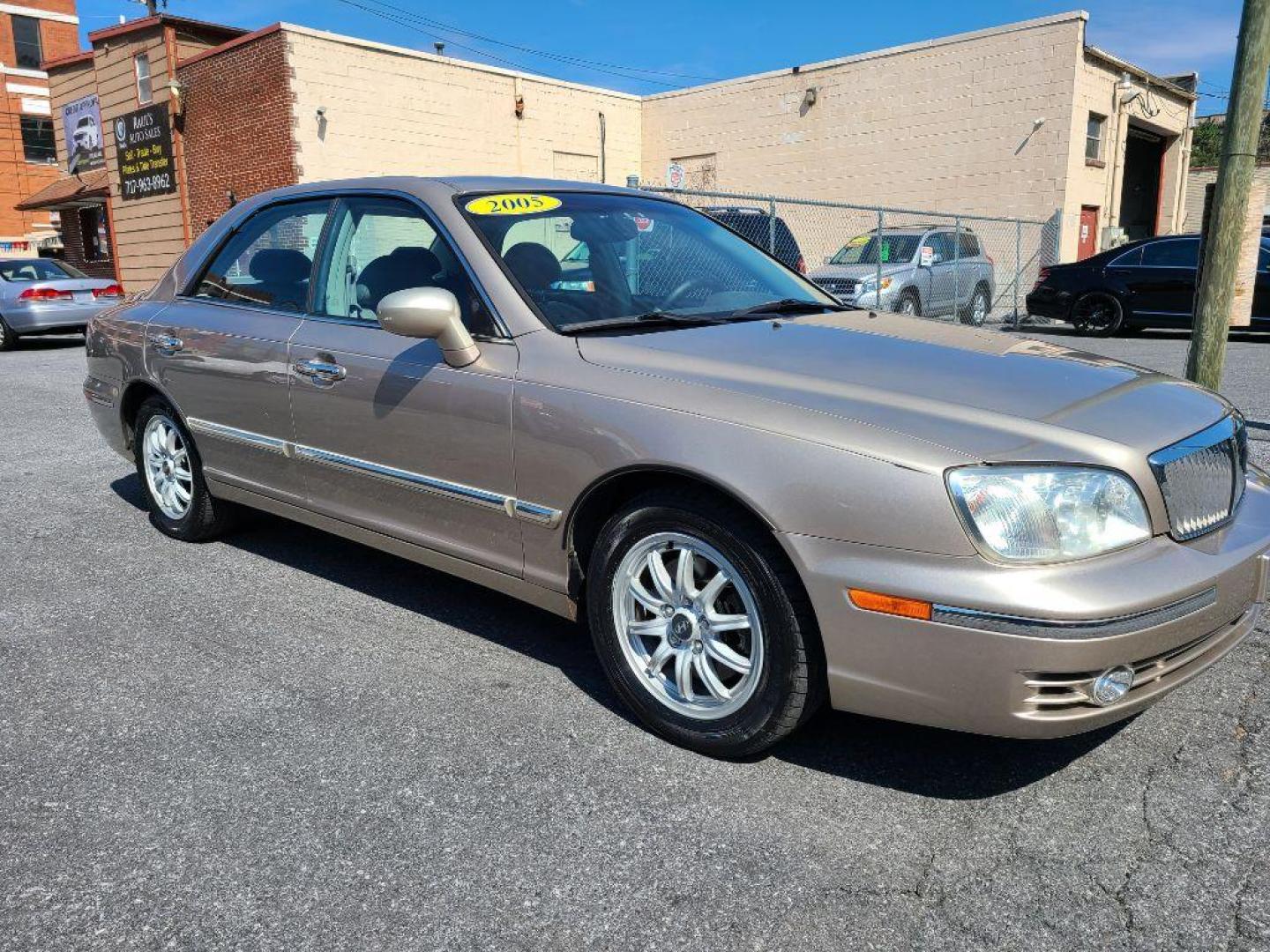 2005 TAN HYUNDAI XG 350 (KMHFU45E65A) with an 3.5L engine, Automatic transmission, located at 117 North Cameron Street, Harrisburg, PA, 17101, (717) 963-8962, 40.266762, -76.875259 - WE FINANCE!!! Good Credit/ Bad Credit/ No Credit - ALL Trade-Ins Welcomed!!! ***Guaranteed Credit Approval*** APPLY ONLINE or CALL us TODAY ;) Internet Prices and Marketplace Prices are SPECIAL discounted ***CASH DEALS*** Retail Prices are higher. Please call us to discuss your cash and finan - Photo#6