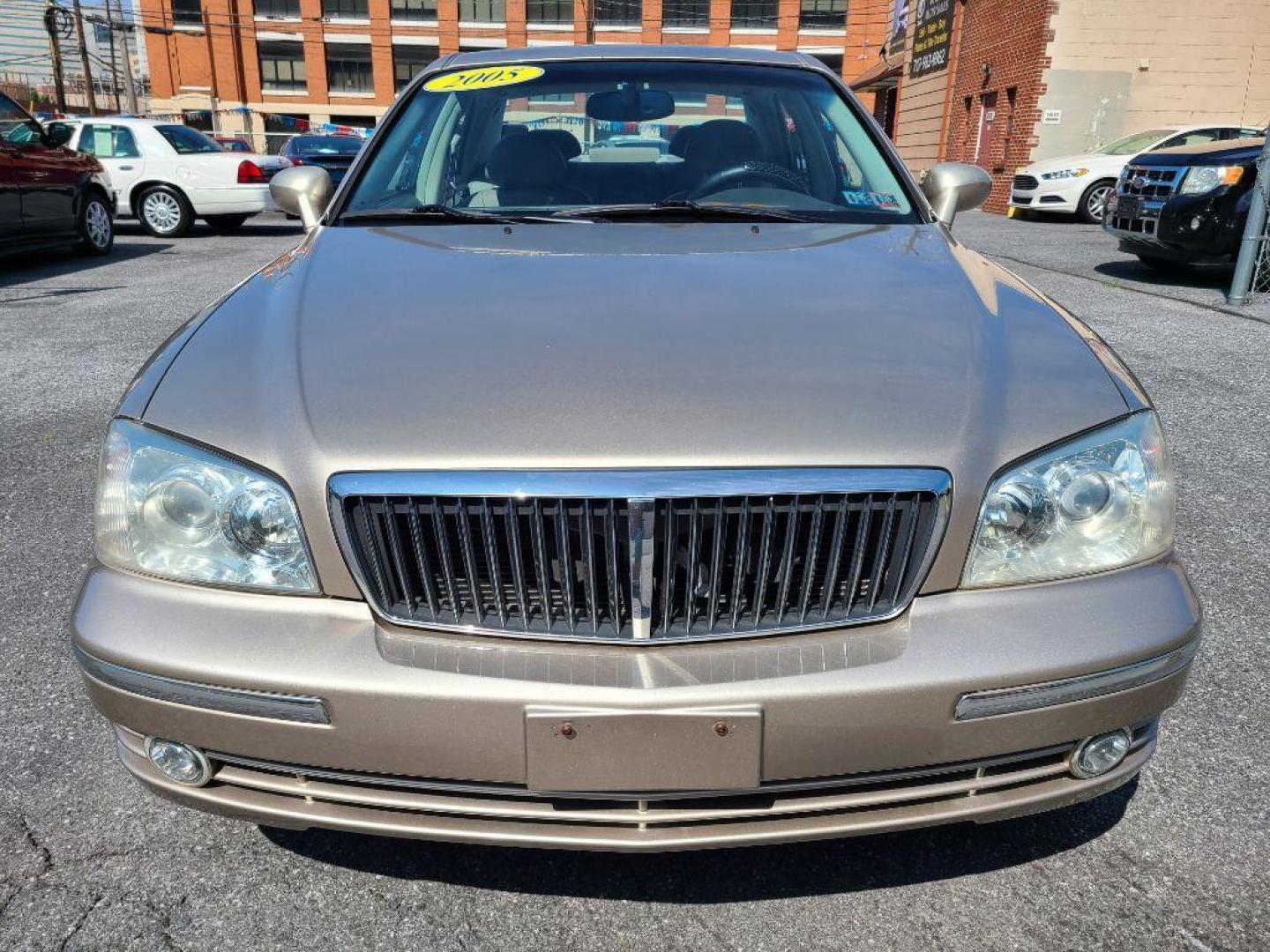 2005 TAN HYUNDAI XG 350 (KMHFU45E65A) with an 3.5L engine, Automatic transmission, located at 117 North Cameron Street, Harrisburg, PA, 17101, (717) 963-8962, 40.266762, -76.875259 - WE FINANCE!!! Good Credit/ Bad Credit/ No Credit - ALL Trade-Ins Welcomed!!! ***Guaranteed Credit Approval*** APPLY ONLINE or CALL us TODAY ;) Internet Prices and Marketplace Prices are SPECIAL discounted ***CASH DEALS*** Retail Prices are higher. Please call us to discuss your cash and finan - Photo#7