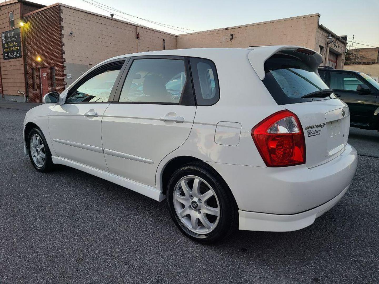 2005 WHITE KIA SPECTRA5 5-DR HB (KNAFE161655) with an 2.0L engine, Automatic transmission, located at 117 North Cameron Street, Harrisburg, PA, 17101, (717) 963-8962, 40.266762, -76.875259 - WE FINANCE!!! Good Credit/ Bad Credit/ No Credit - ALL Trade-Ins Welcomed!!! ***Guaranteed Credit Approval*** APPLY ONLINE or CALL us TODAY ;) Internet Prices and Marketplace Prices are SPECIAL discounted ***CASH DEALS*** Retail Prices are higher. Please call us to discuss your cash and finan - Photo#2