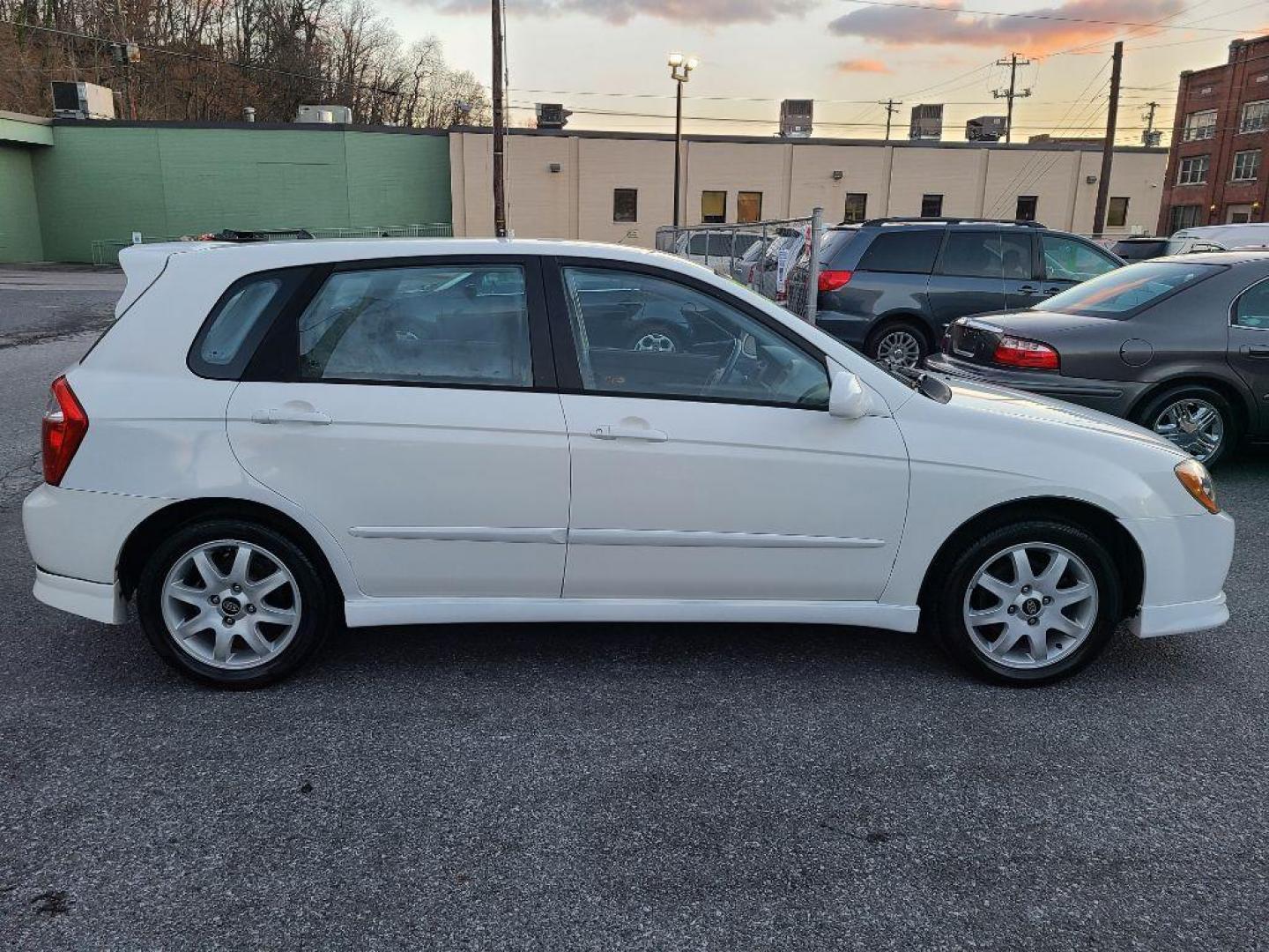 2005 WHITE KIA SPECTRA5 5-DR HB (KNAFE161655) with an 2.0L engine, Automatic transmission, located at 117 North Cameron Street, Harrisburg, PA, 17101, (717) 963-8962, 40.266762, -76.875259 - WE FINANCE!!! Good Credit/ Bad Credit/ No Credit - ALL Trade-Ins Welcomed!!! ***Guaranteed Credit Approval*** APPLY ONLINE or CALL us TODAY ;) Internet Prices and Marketplace Prices are SPECIAL discounted ***CASH DEALS*** Retail Prices are higher. Please call us to discuss your cash and finan - Photo#5