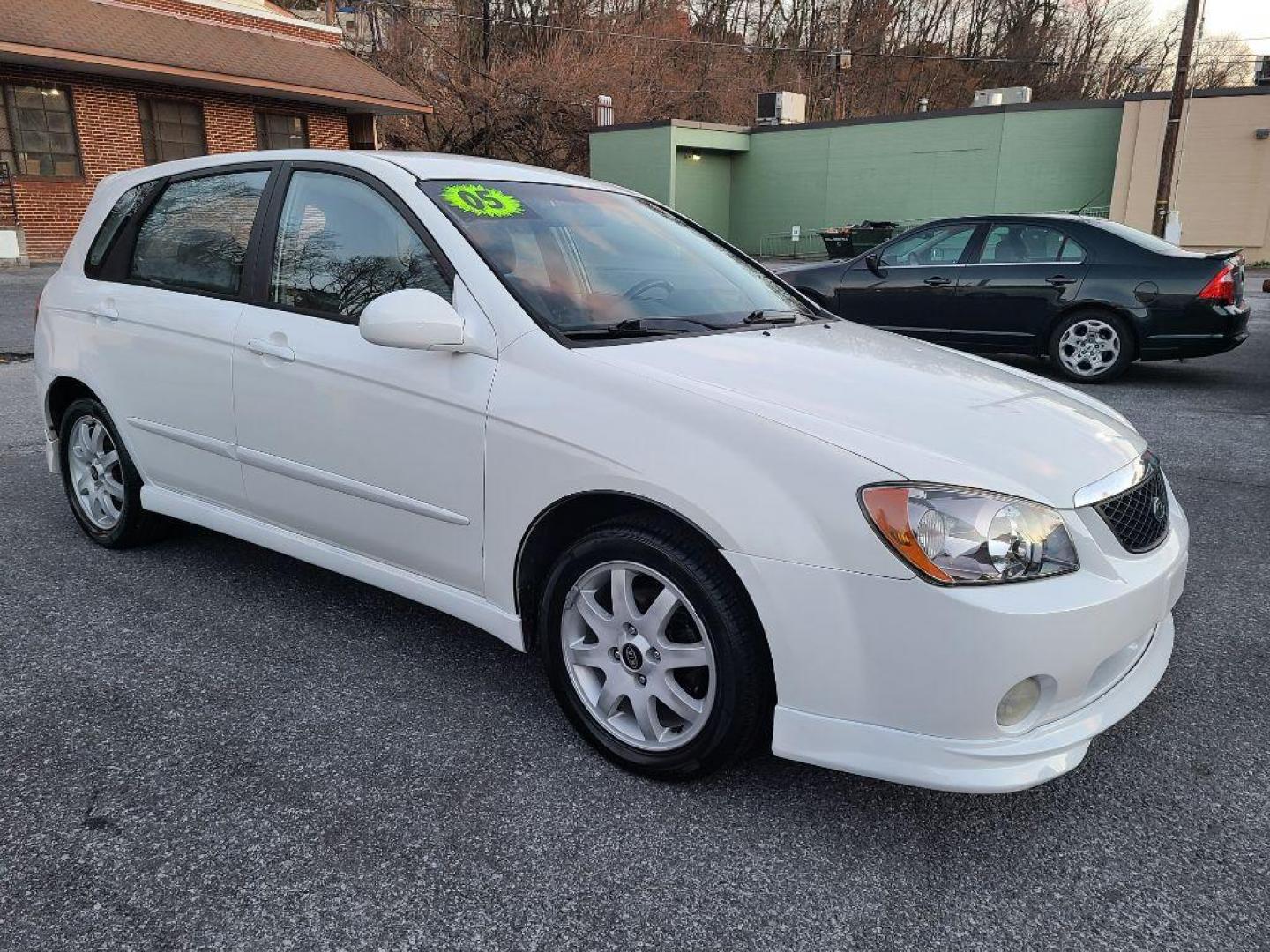 2005 WHITE KIA SPECTRA5 5-DR HB (KNAFE161655) with an 2.0L engine, Automatic transmission, located at 117 North Cameron Street, Harrisburg, PA, 17101, (717) 963-8962, 40.266762, -76.875259 - WE FINANCE!!! Good Credit/ Bad Credit/ No Credit - ALL Trade-Ins Welcomed!!! ***Guaranteed Credit Approval*** APPLY ONLINE or CALL us TODAY ;) Internet Prices and Marketplace Prices are SPECIAL discounted ***CASH DEALS*** Retail Prices are higher. Please call us to discuss your cash and finan - Photo#6