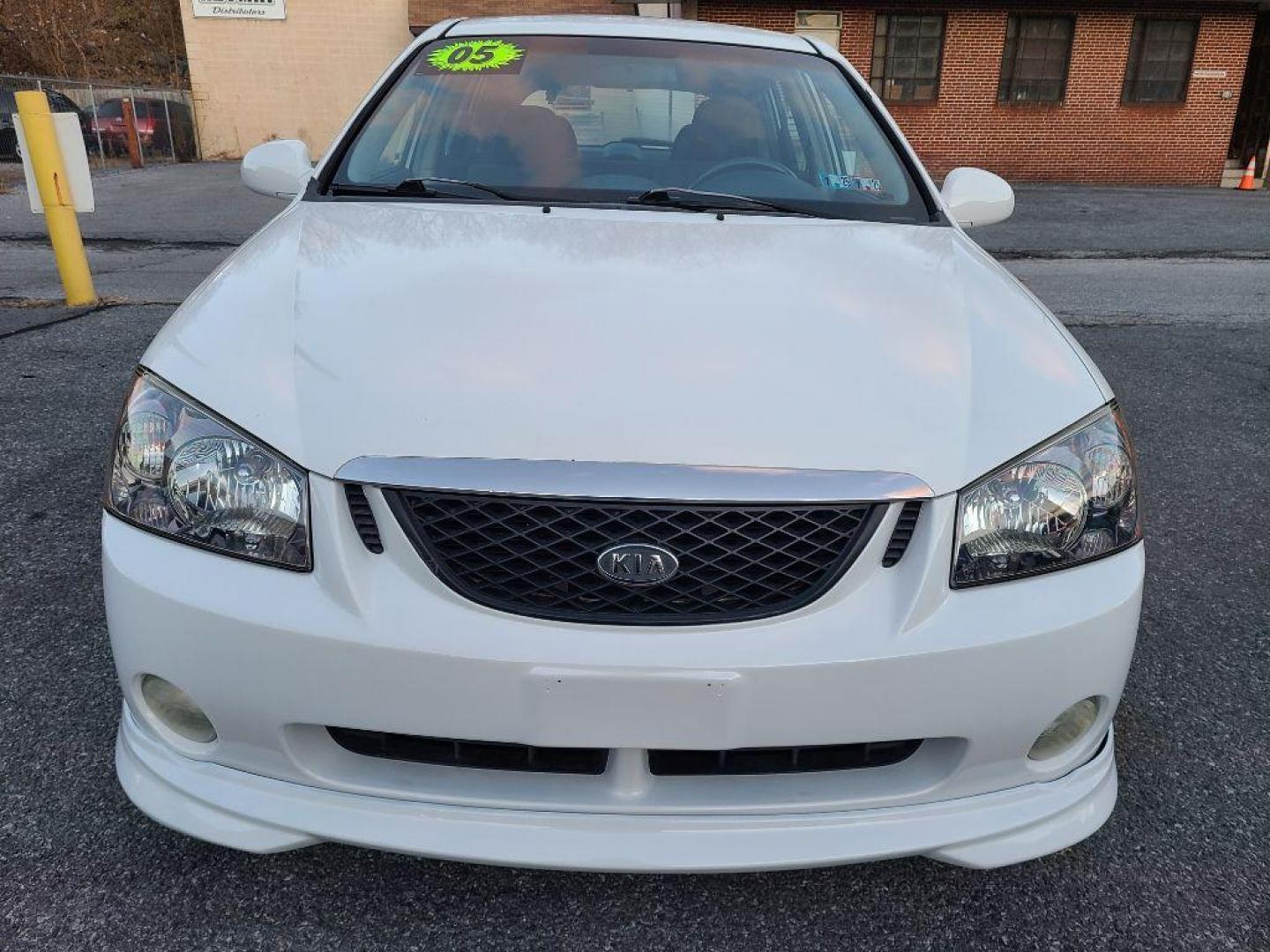 2005 WHITE KIA SPECTRA5 5-DR HB (KNAFE161655) with an 2.0L engine, Automatic transmission, located at 117 North Cameron Street, Harrisburg, PA, 17101, (717) 963-8962, 40.266762, -76.875259 - WE FINANCE!!! Good Credit/ Bad Credit/ No Credit - ALL Trade-Ins Welcomed!!! ***Guaranteed Credit Approval*** APPLY ONLINE or CALL us TODAY ;) Internet Prices and Marketplace Prices are SPECIAL discounted ***CASH DEALS*** Retail Prices are higher. Please call us to discuss your cash and finan - Photo#7