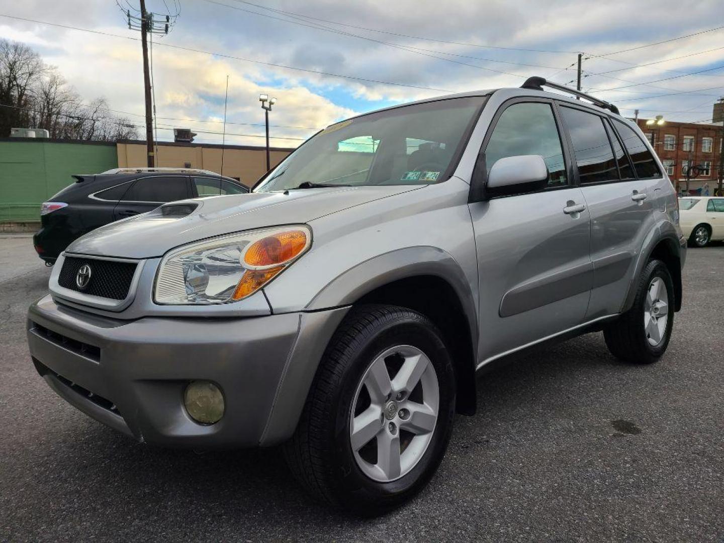 2005 SILVER TOYOTA RAV4 (JTEHD20V156) with an 2.4L engine, Automatic transmission, located at 117 North Cameron Street, Harrisburg, PA, 17101, (717) 963-8962, 40.266762, -76.875259 - WE FINANCE!!! Good Credit/ Bad Credit/ No Credit - ALL Trade-Ins Welcomed!!! ***Guaranteed Credit Approval*** APPLY ONLINE or CALL us TODAY ;) Internet Prices and Marketplace Prices are SPECIAL discounted ***CASH DEALS*** Retail Prices are higher. Please call us to discuss your cash and finan - Photo#0