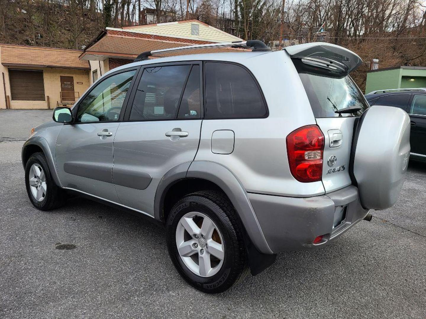 2005 SILVER TOYOTA RAV4 (JTEHD20V156) with an 2.4L engine, Automatic transmission, located at 117 North Cameron Street, Harrisburg, PA, 17101, (717) 963-8962, 40.266762, -76.875259 - WE FINANCE!!! Good Credit/ Bad Credit/ No Credit - ALL Trade-Ins Welcomed!!! ***Guaranteed Credit Approval*** APPLY ONLINE or CALL us TODAY ;) Internet Prices and Marketplace Prices are SPECIAL discounted ***CASH DEALS*** Retail Prices are higher. Please call us to discuss your cash and finan - Photo#2