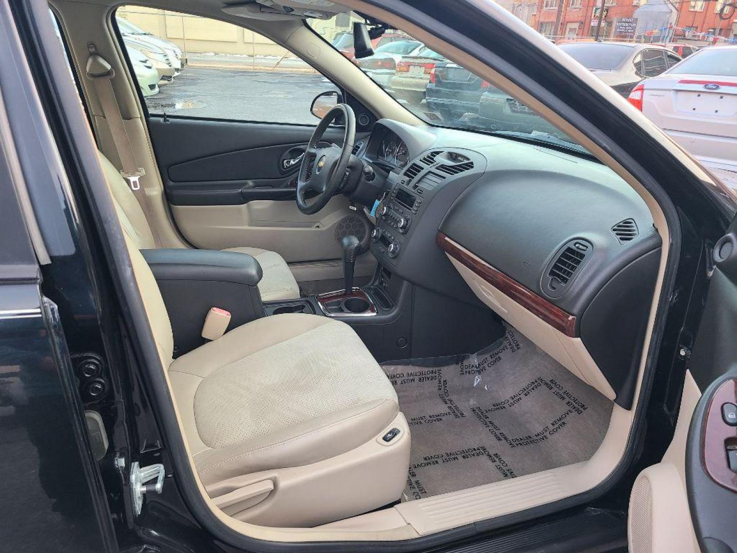 2006 BLACK CHEVROLET MALIBU LTZ (1G1ZU53846F) with an 3.5L engine, Automatic transmission, located at 117 North Cameron Street, Harrisburg, PA, 17101, (717) 963-8962, 40.266762, -76.875259 - WE FINANCE!!! Good Credit/ Bad Credit/ No Credit - ALL Trade-Ins Welcomed!!! ***Guaranteed Credit Approval*** APPLY ONLINE or CALL us TODAY ;) Internet Prices and Marketplace Prices are SPECIAL discounted ***CASH DEALS*** Retail Prices are higher. Please call us to discuss your cash and finan - Photo#11