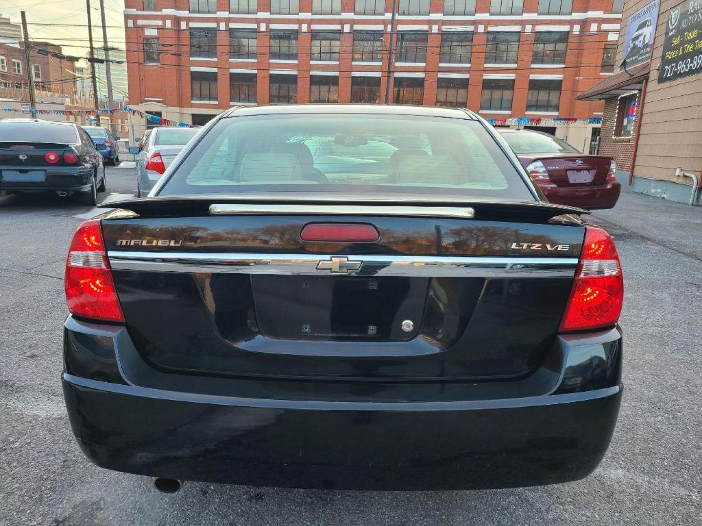 2006 BLACK CHEVROLET MALIBU LTZ (1G1ZU53846F) with an 3.5L engine, Automatic transmission, located at 117 North Cameron Street, Harrisburg, PA, 17101, (717) 963-8962, 40.266762, -76.875259 - WE FINANCE!!! Good Credit/ Bad Credit/ No Credit - ALL Trade-Ins Welcomed!!! ***Guaranteed Credit Approval*** APPLY ONLINE or CALL us TODAY ;) Internet Prices and Marketplace Prices are SPECIAL discounted ***CASH DEALS*** Retail Prices are higher. Please call us to discuss your cash and finan - Photo#3