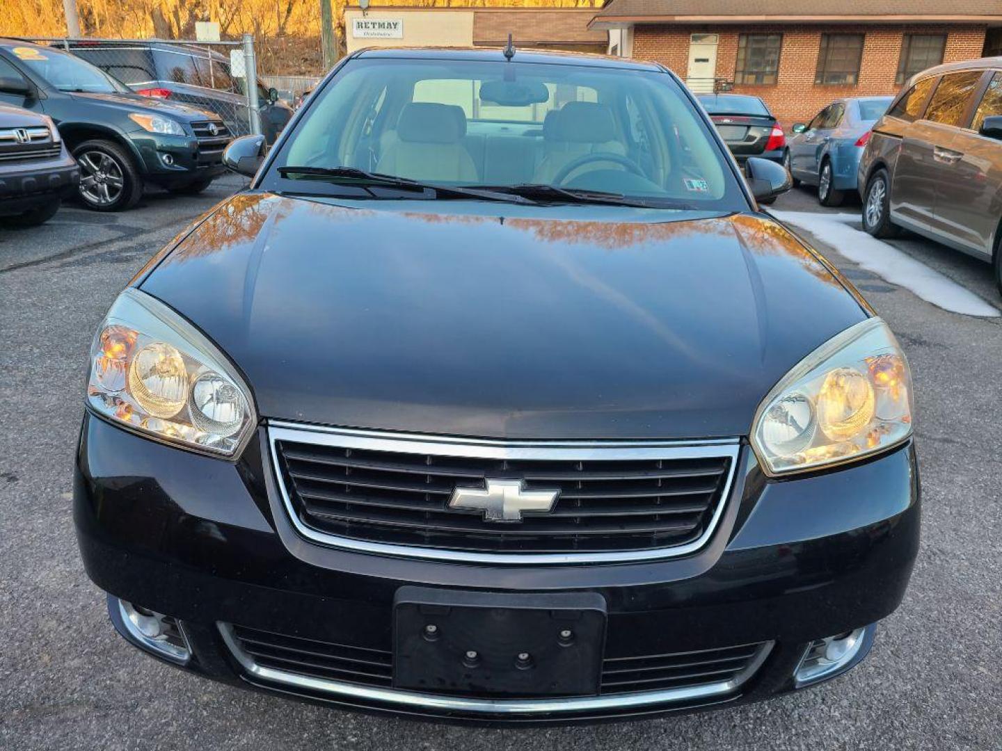 2006 BLACK CHEVROLET MALIBU LTZ (1G1ZU53846F) with an 3.5L engine, Automatic transmission, located at 117 North Cameron Street, Harrisburg, PA, 17101, (717) 963-8962, 40.266762, -76.875259 - WE FINANCE!!! Good Credit/ Bad Credit/ No Credit - ALL Trade-Ins Welcomed!!! ***Guaranteed Credit Approval*** APPLY ONLINE or CALL us TODAY ;) Internet Prices and Marketplace Prices are SPECIAL discounted ***CASH DEALS*** Retail Prices are higher. Please call us to discuss your cash and finan - Photo#7