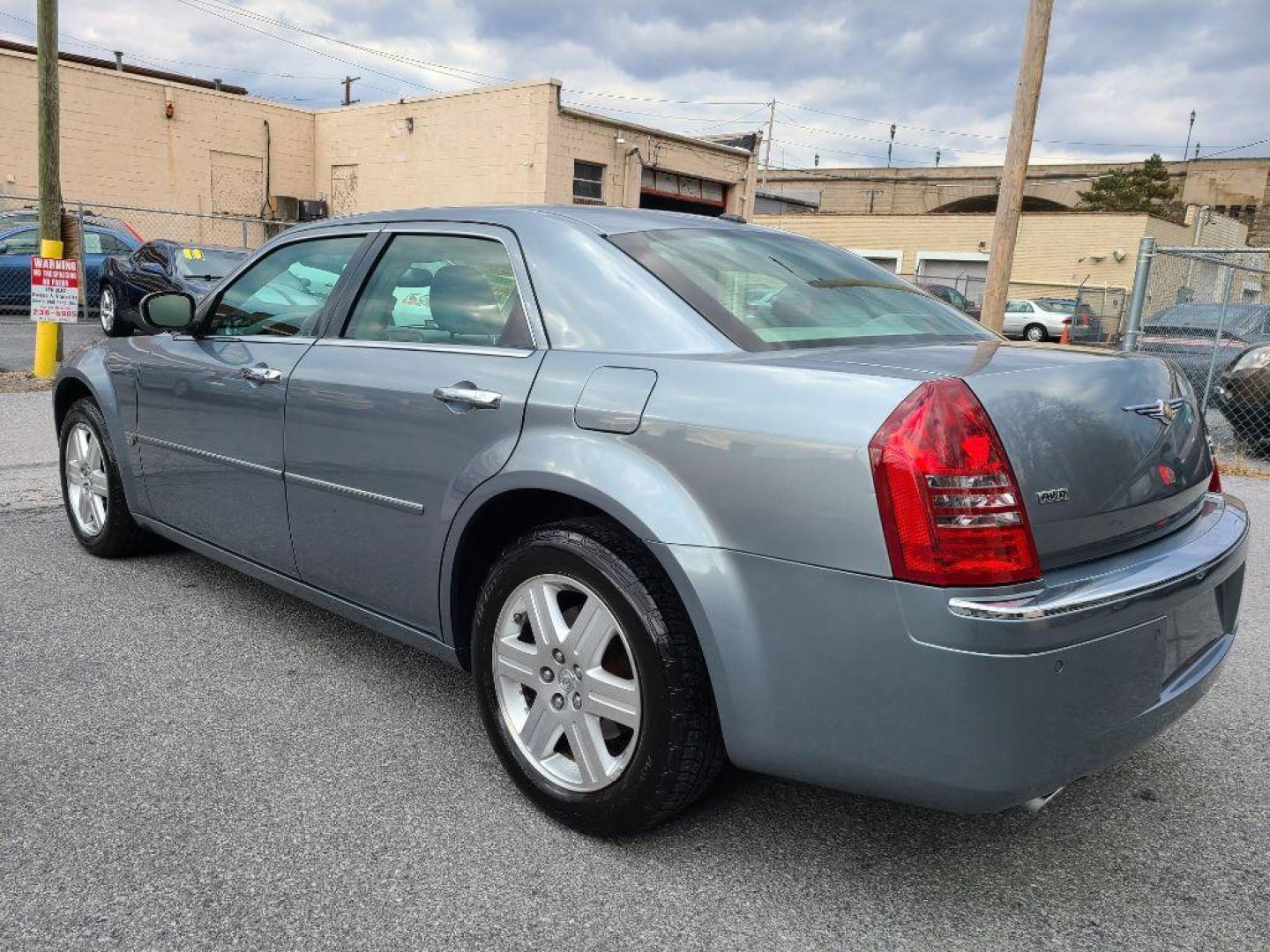 2006 GRAY CHRYSLER 300C AWD SDN (2C3LK63H26H) with an 5.7L engine, Automatic transmission, located at 117 North Cameron Street, Harrisburg, PA, 17101, (717) 963-8962, 40.266762, -76.875259 - WE FINANCE!!! Good Credit/ Bad Credit/ No Credit - ALL Trade-Ins Welcomed!!! ***Guaranteed Credit Approval*** APPLY ONLINE or CALL us TODAY ;) Internet Prices and Marketplace Prices are SPECIAL discounted ***CASH DEALS*** Retail Prices are higher. Please call us to discuss your cash and finan - Photo#5