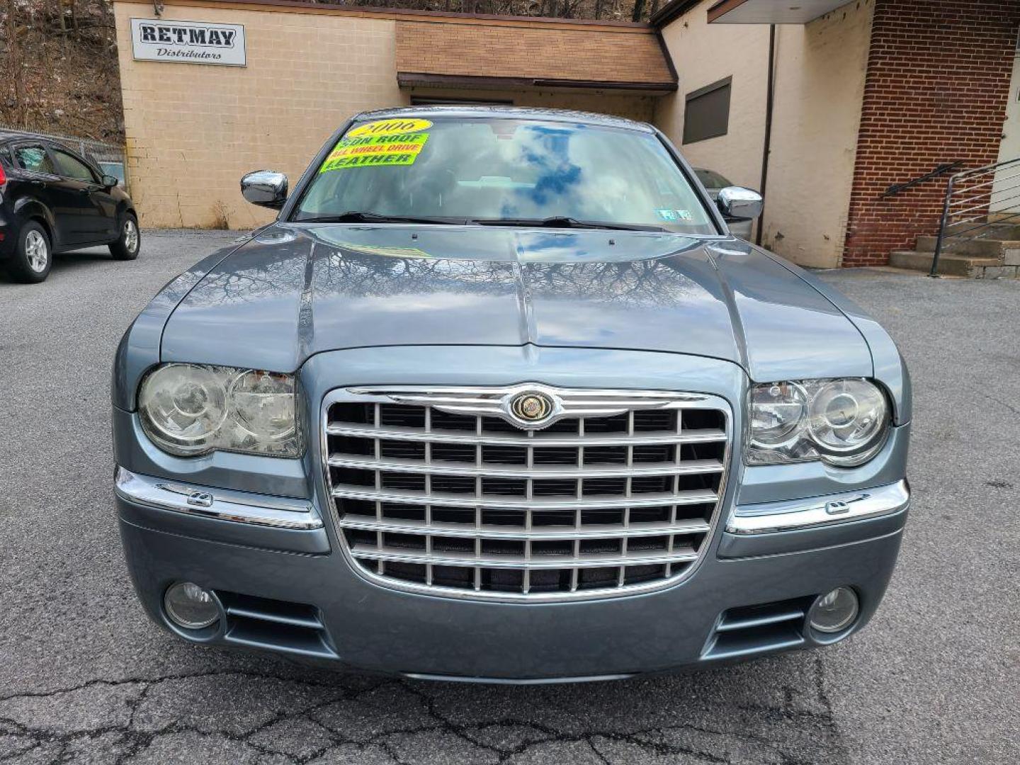 2006 GRAY CHRYSLER 300C AWD SDN (2C3LK63H26H) with an 5.7L engine, Automatic transmission, located at 117 North Cameron Street, Harrisburg, PA, 17101, (717) 963-8962, 40.266762, -76.875259 - WE FINANCE!!! Good Credit/ Bad Credit/ No Credit - ALL Trade-Ins Welcomed!!! ***Guaranteed Credit Approval*** APPLY ONLINE or CALL us TODAY ;) Internet Prices and Marketplace Prices are SPECIAL discounted ***CASH DEALS*** Retail Prices are higher. Please call us to discuss your cash and finan - Photo#7