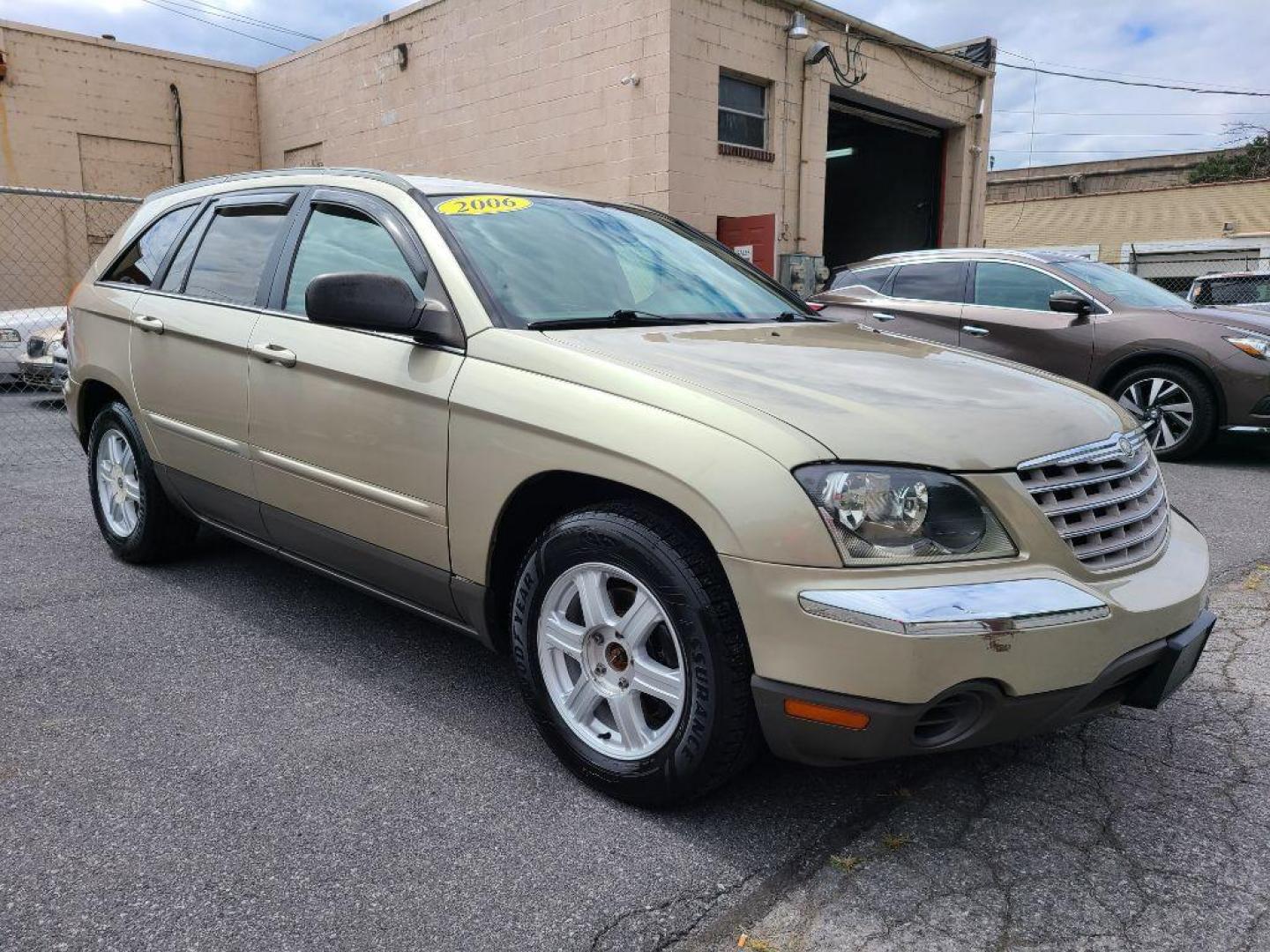 2006 GOLD CHRYSLER PACIFICA TOURING (2A4GM68436R) with an 3.5L engine, Automatic transmission, located at 117 North Cameron Street, Harrisburg, PA, 17101, (717) 963-8962, 40.266762, -76.875259 - WE FINANCE!!! Good Credit/ Bad Credit/ No Credit - ALL Trade-Ins Welcomed!!! ***Guaranteed Credit Approval*** APPLY ONLINE or CALL us TODAY ;) Internet Prices and Marketplace Prices are SPECIAL discounted ***CASH DEALS*** Retail Prices are higher. Please call us to discuss your cash and finan - Photo#6