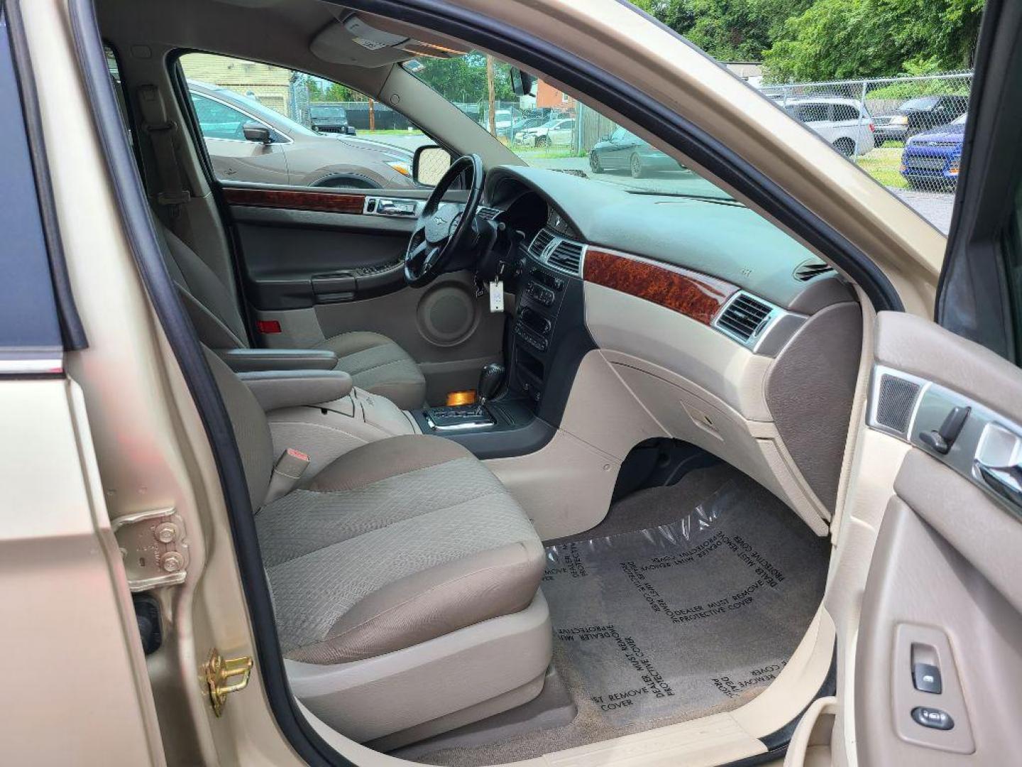 2006 GOLD CHRYSLER PACIFICA TOURING (2A4GM68436R) with an 3.5L engine, Automatic transmission, located at 117 North Cameron Street, Harrisburg, PA, 17101, (717) 963-8962, 40.266762, -76.875259 - WE FINANCE!!! Good Credit/ Bad Credit/ No Credit - ALL Trade-Ins Welcomed!!! ***Guaranteed Credit Approval*** APPLY ONLINE or CALL us TODAY ;) Internet Prices and Marketplace Prices are SPECIAL discounted ***CASH DEALS*** Retail Prices are higher. Please call us to discuss your cash and finan - Photo#8