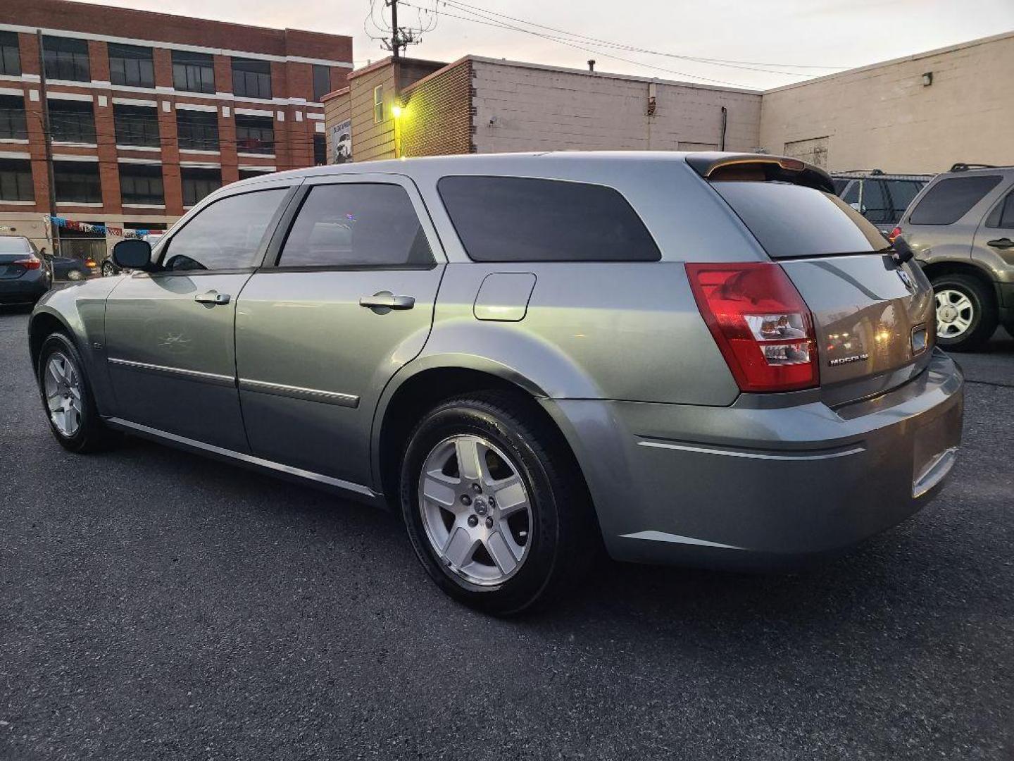 2006 GRAY DODGE MAGNUM SXT (2D4FV47V06H) with an 3.5L engine, Automatic transmission, located at 117 North Cameron Street, Harrisburg, PA, 17101, (717) 963-8962, 40.266762, -76.875259 - WE FINANCE!!! Good Credit/ Bad Credit/ No Credit - ALL Trade-Ins Welcomed!!! ***Guaranteed Credit Approval*** APPLY ONLINE or CALL us TODAY ;) Internet Prices and Marketplace Prices are SPECIAL discounted ***CASH DEALS*** Retail Prices are higher. Please call us to discuss your cash and finan - Photo#2