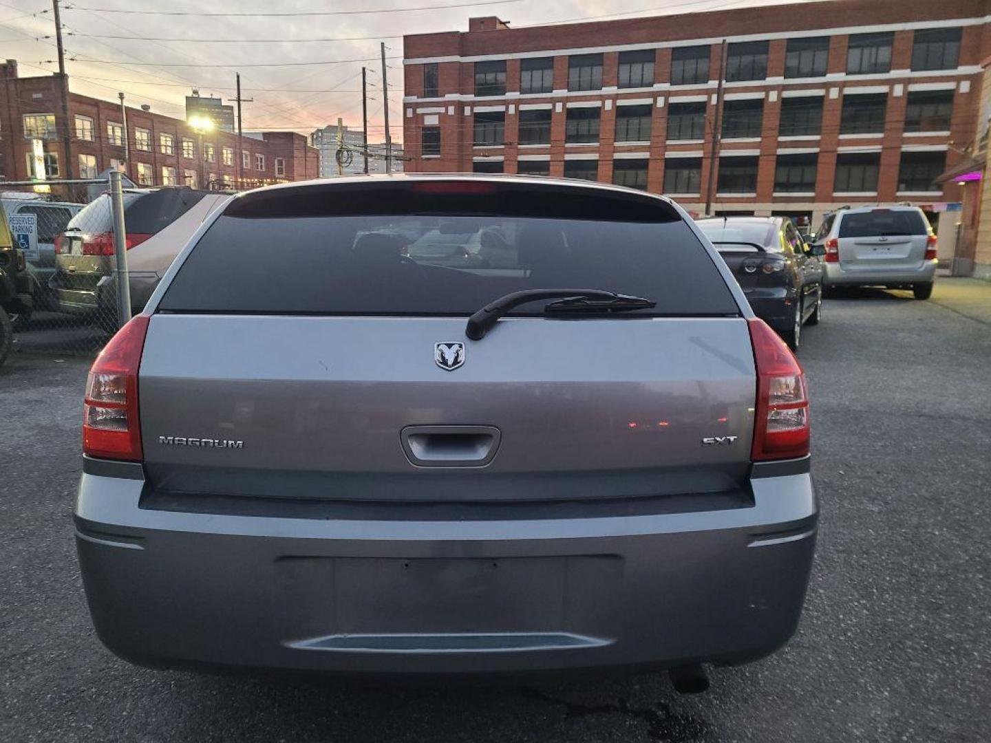 2006 GRAY DODGE MAGNUM SXT (2D4FV47V06H) with an 3.5L engine, Automatic transmission, located at 117 North Cameron Street, Harrisburg, PA, 17101, (717) 963-8962, 40.266762, -76.875259 - WE FINANCE!!! Good Credit/ Bad Credit/ No Credit - ALL Trade-Ins Welcomed!!! ***Guaranteed Credit Approval*** APPLY ONLINE or CALL us TODAY ;) Internet Prices and Marketplace Prices are SPECIAL discounted ***CASH DEALS*** Retail Prices are higher. Please call us to discuss your cash and finan - Photo#3