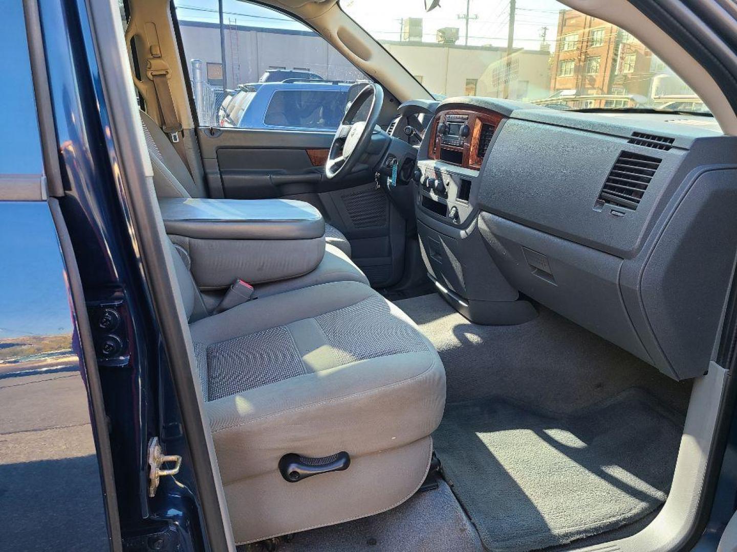 2006 BLUE DODGE RAM 1500 ST (1D7HU18N66J) with an 4.7L engine, Automatic transmission, located at 117 North Cameron Street, Harrisburg, PA, 17101, (717) 963-8962, 40.266762, -76.875259 - WE FINANCE!!! Good Credit/ Bad Credit/ No Credit - ALL Trade-Ins Welcomed!!! ***Guaranteed Credit Approval*** APPLY ONLINE or CALL us TODAY ;) Internet Prices and Marketplace Prices are SPECIAL discounted ***CASH DEALS*** Retail Prices are higher. Please call us to discuss your cash and finan - Photo#9