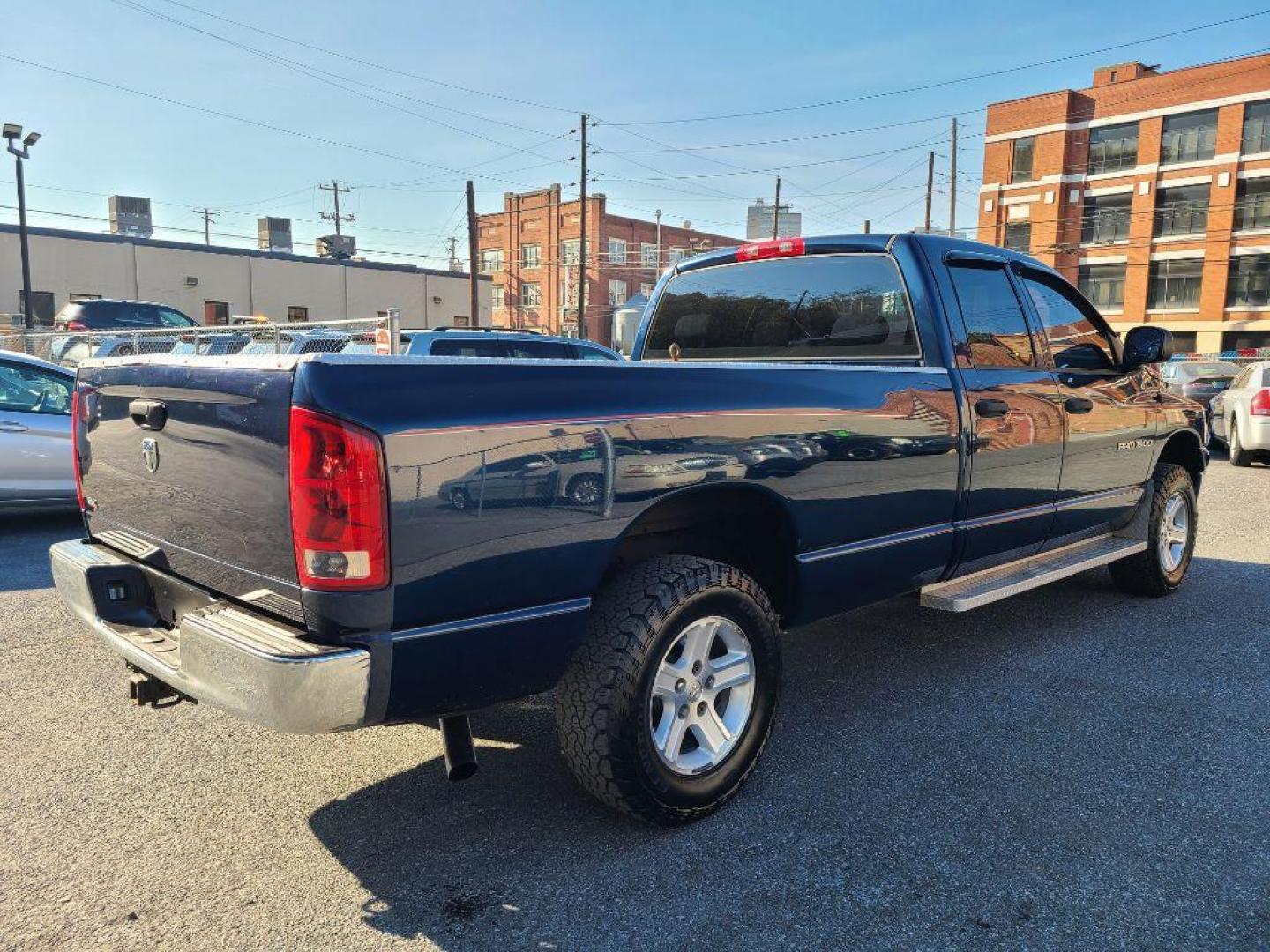 2006 BLUE DODGE RAM 1500 ST (1D7HU18N66J) with an 4.7L engine, Automatic transmission, located at 117 North Cameron Street, Harrisburg, PA, 17101, (717) 963-8962, 40.266762, -76.875259 - WE FINANCE!!! Good Credit/ Bad Credit/ No Credit - ALL Trade-Ins Welcomed!!! ***Guaranteed Credit Approval*** APPLY ONLINE or CALL us TODAY ;) Internet Prices and Marketplace Prices are SPECIAL discounted ***CASH DEALS*** Retail Prices are higher. Please call us to discuss your cash and finan - Photo#5