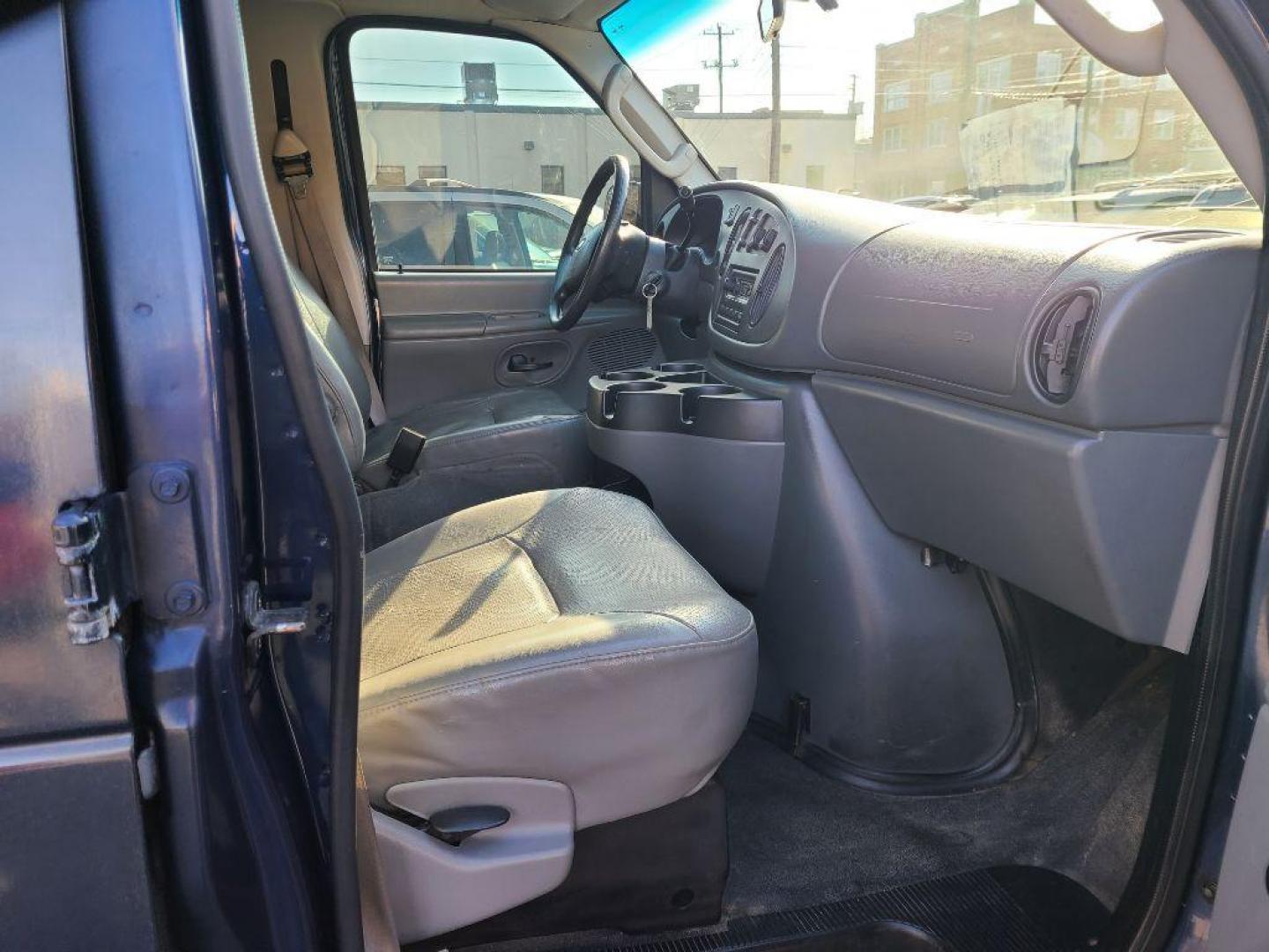 2006 BLUE FORD ECONOLINE E350 SUPER DUTY WAGON (1FBSS31L66D) with an 5.4L engine, Automatic transmission, located at 117 North Cameron Street, Harrisburg, PA, 17101, (717) 963-8962, 40.266762, -76.875259 - WE FINANCE!!! Good Credit/ Bad Credit/ No Credit - ALL Trade-Ins Welcomed!!! ***Guaranteed Credit Approval*** APPLY ONLINE or CALL us TODAY ;) Internet Prices and Marketplace Prices are SPECIAL discounted ***CASH DEALS*** Retail Prices are higher. Please call us to discuss your cash and finan - Photo#8