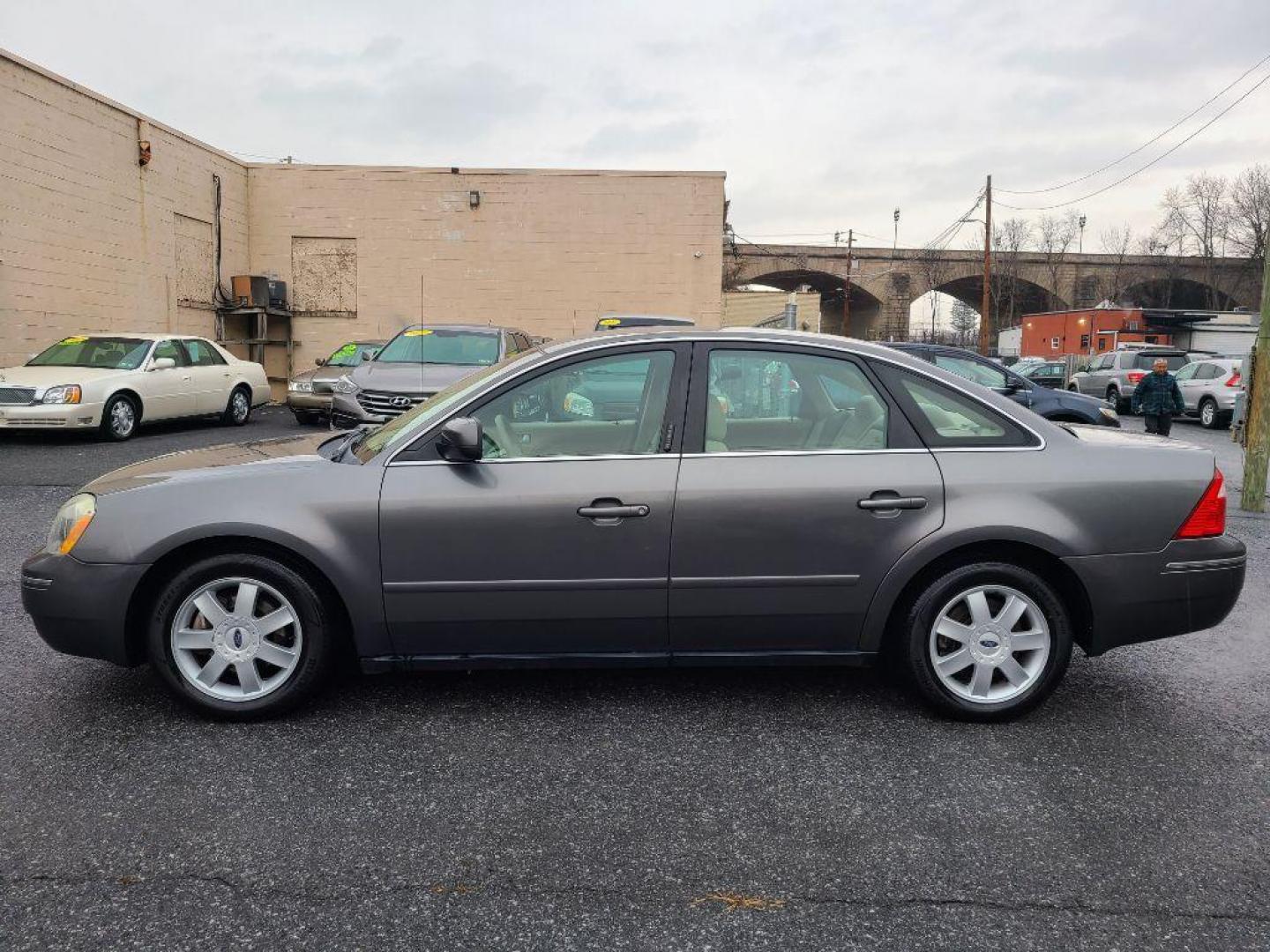 2006 SILVER FORD FIVE HUNDRED SE (1FAHP23126G) with an 3.0L engine, Continuously Variable transmission, located at 117 North Cameron Street, Harrisburg, PA, 17101, (717) 963-8962, 40.266762, -76.875259 - WE FINANCE!!! Good Credit/ Bad Credit/ No Credit - ALL Trade-Ins Welcomed!!! ***Guaranteed Credit Approval*** APPLY ONLINE or CALL us TODAY ;) Internet Prices and Marketplace Prices are SPECIAL discounted ***CASH DEALS*** Retail Prices are higher. Please call us to discuss your cash and finan - Photo#1