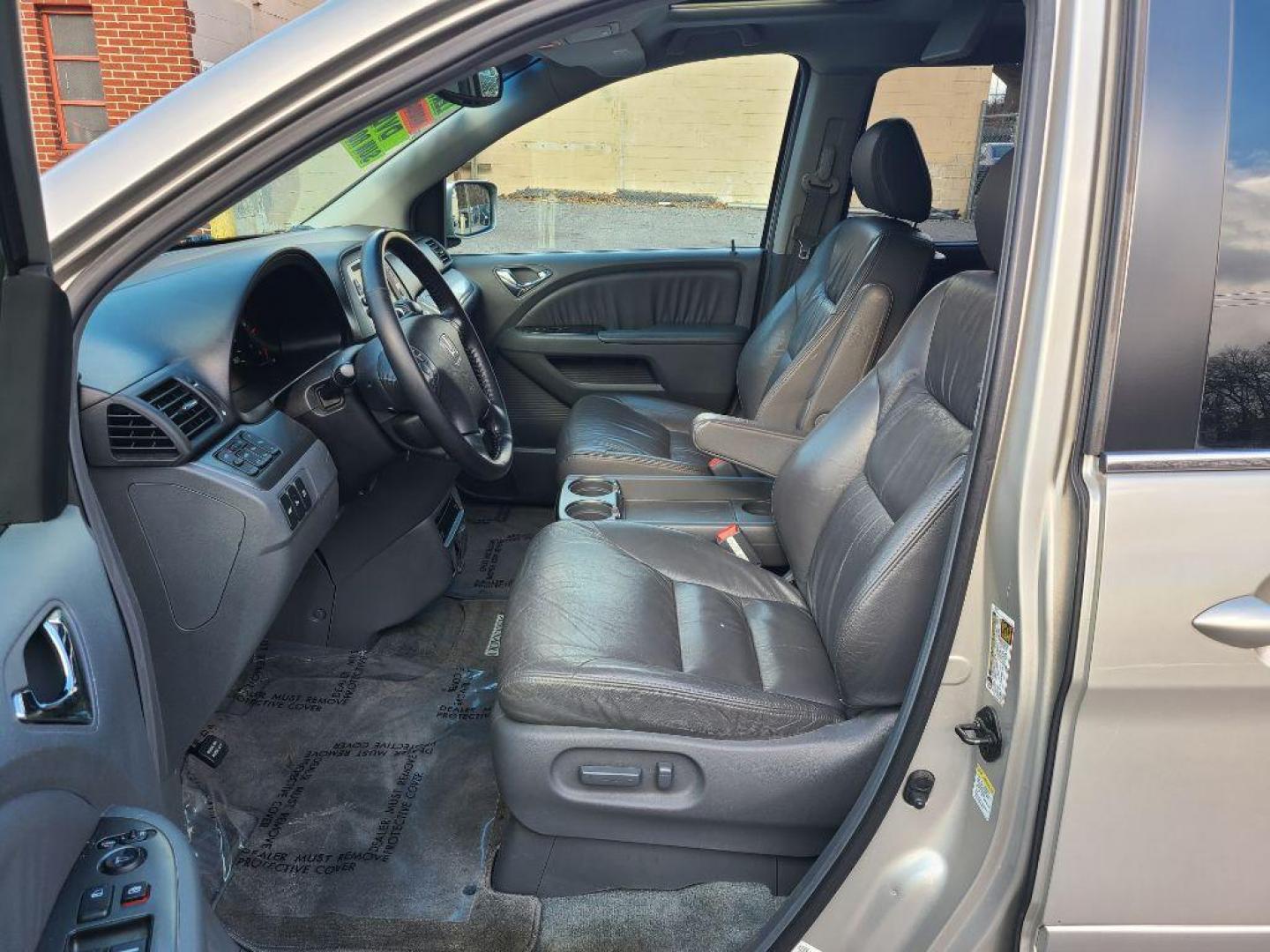 2006 SILVER HONDA ODYSSEY TOURING (5FNRL38816B) with an 3.5L engine, Automatic transmission, located at 117 North Cameron Street, Harrisburg, PA, 17101, (717) 963-8962, 40.266762, -76.875259 - WE FINANCE!!! Good Credit/ Bad Credit/ No Credit - ALL Trade-Ins Welcomed!!! ***Guaranteed Credit Approval*** APPLY ONLINE or CALL us TODAY ;) Internet Prices and Marketplace Prices are SPECIAL discounted ***CASH DEALS*** Retail Prices are higher. Please call us to discuss your cash and finan - Photo#17