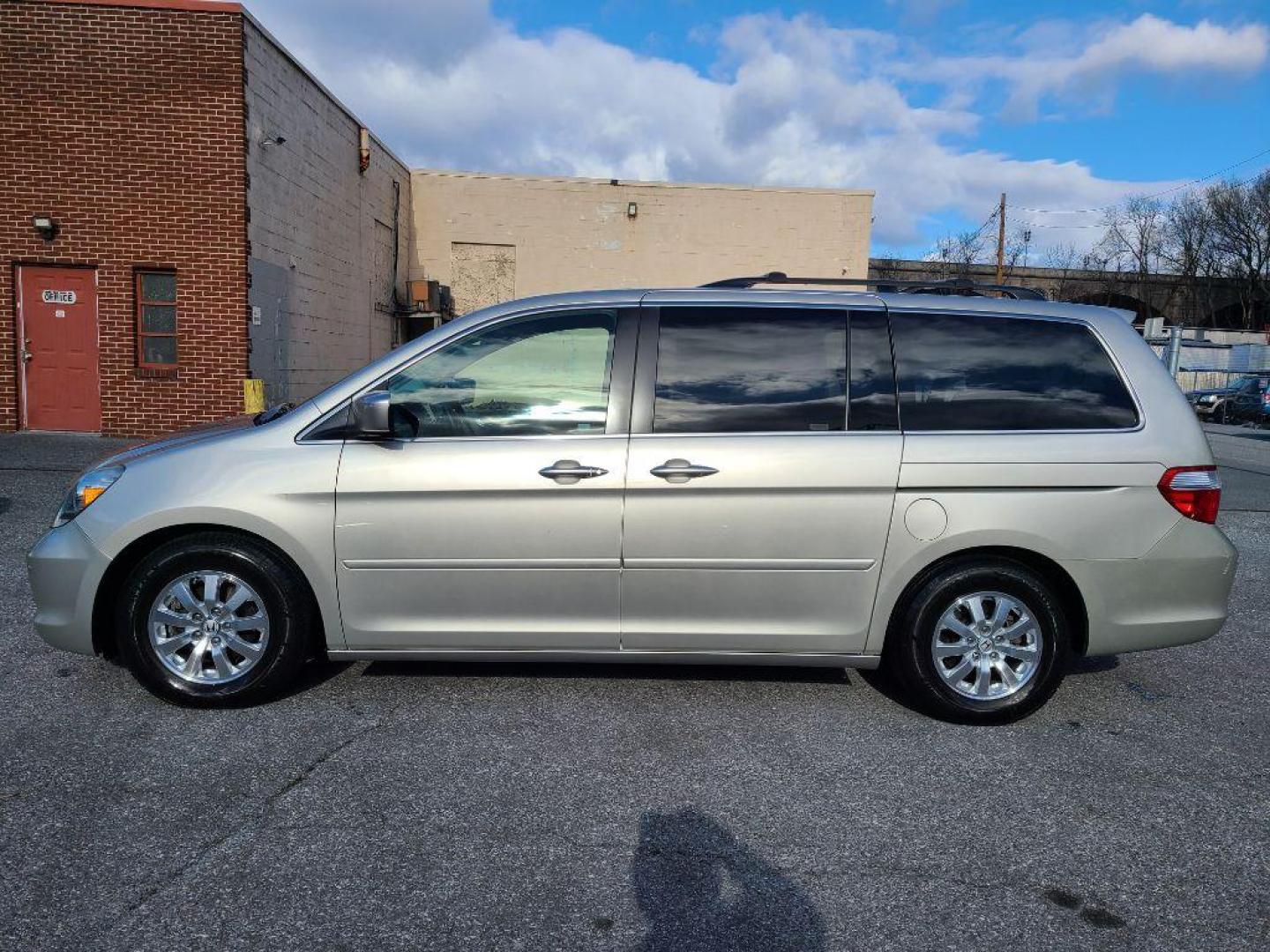 2006 SILVER HONDA ODYSSEY TOURING (5FNRL38816B) with an 3.5L engine, Automatic transmission, located at 117 North Cameron Street, Harrisburg, PA, 17101, (717) 963-8962, 40.266762, -76.875259 - WE FINANCE!!! Good Credit/ Bad Credit/ No Credit - ALL Trade-Ins Welcomed!!! ***Guaranteed Credit Approval*** APPLY ONLINE or CALL us TODAY ;) Internet Prices and Marketplace Prices are SPECIAL discounted ***CASH DEALS*** Retail Prices are higher. Please call us to discuss your cash and finan - Photo#1