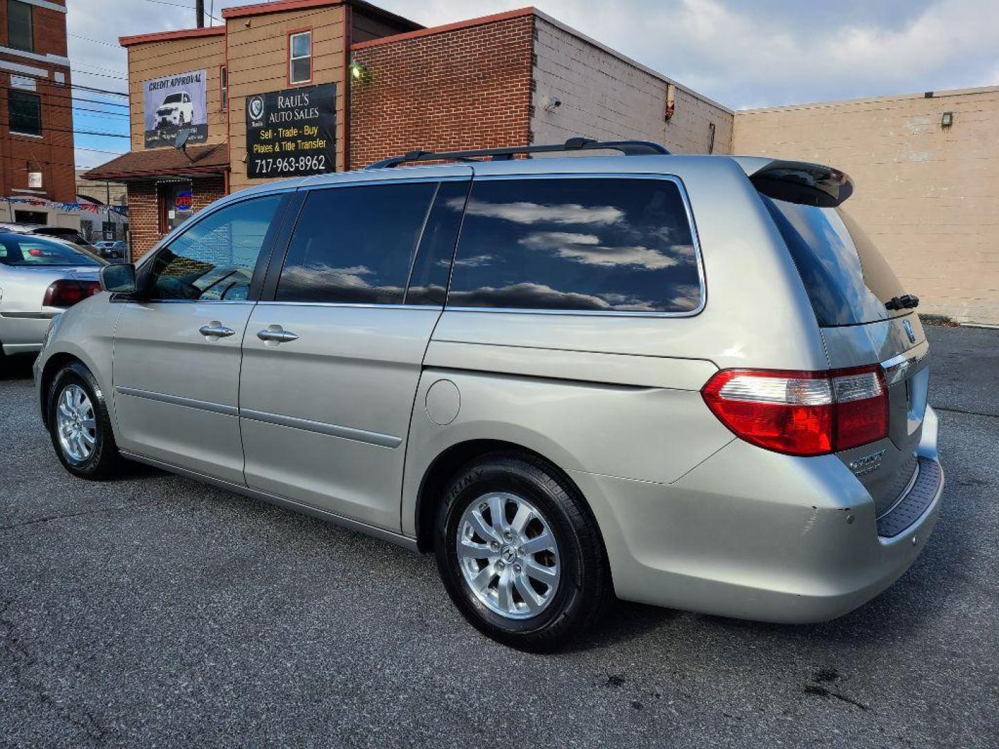 2006 SILVER HONDA ODYSSEY TOURING (5FNRL38816B) with an 3.5L engine, Automatic transmission, located at 117 North Cameron Street, Harrisburg, PA, 17101, (717) 963-8962, 40.266762, -76.875259 - WE FINANCE!!! Good Credit/ Bad Credit/ No Credit - ALL Trade-Ins Welcomed!!! ***Guaranteed Credit Approval*** APPLY ONLINE or CALL us TODAY ;) Internet Prices and Marketplace Prices are SPECIAL discounted ***CASH DEALS*** Retail Prices are higher. Please call us to discuss your cash and finan - Photo#2