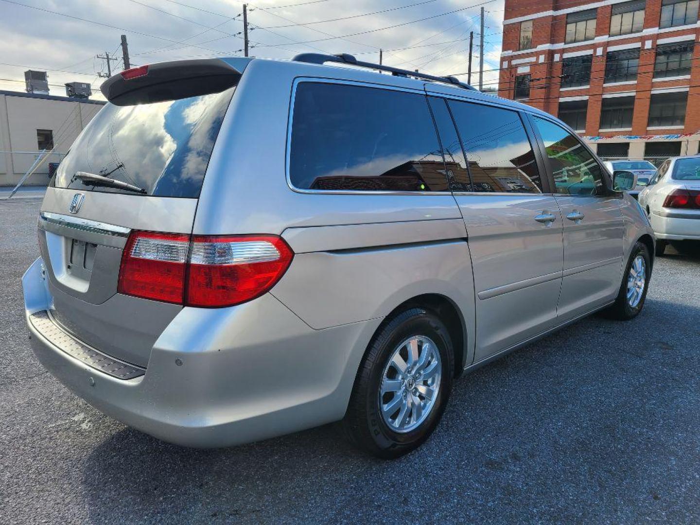 2006 SILVER HONDA ODYSSEY TOURING (5FNRL38816B) with an 3.5L engine, Automatic transmission, located at 117 North Cameron Street, Harrisburg, PA, 17101, (717) 963-8962, 40.266762, -76.875259 - WE FINANCE!!! Good Credit/ Bad Credit/ No Credit - ALL Trade-Ins Welcomed!!! ***Guaranteed Credit Approval*** APPLY ONLINE or CALL us TODAY ;) Internet Prices and Marketplace Prices are SPECIAL discounted ***CASH DEALS*** Retail Prices are higher. Please call us to discuss your cash and finan - Photo#4