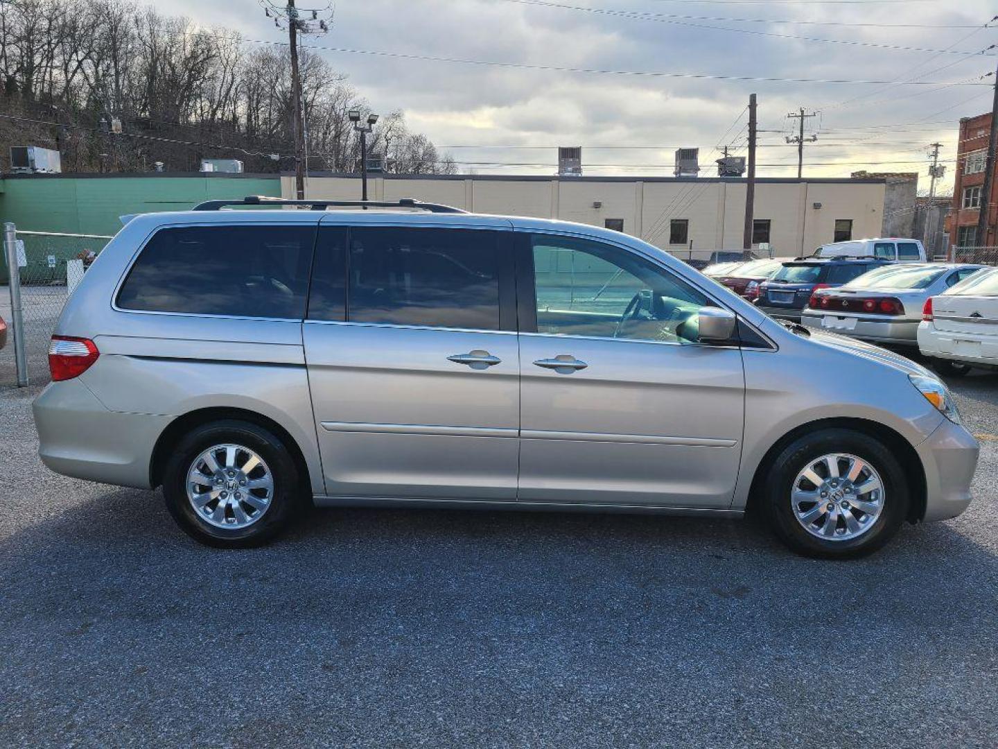 2006 SILVER HONDA ODYSSEY TOURING (5FNRL38816B) with an 3.5L engine, Automatic transmission, located at 117 North Cameron Street, Harrisburg, PA, 17101, (717) 963-8962, 40.266762, -76.875259 - WE FINANCE!!! Good Credit/ Bad Credit/ No Credit - ALL Trade-Ins Welcomed!!! ***Guaranteed Credit Approval*** APPLY ONLINE or CALL us TODAY ;) Internet Prices and Marketplace Prices are SPECIAL discounted ***CASH DEALS*** Retail Prices are higher. Please call us to discuss your cash and finan - Photo#5