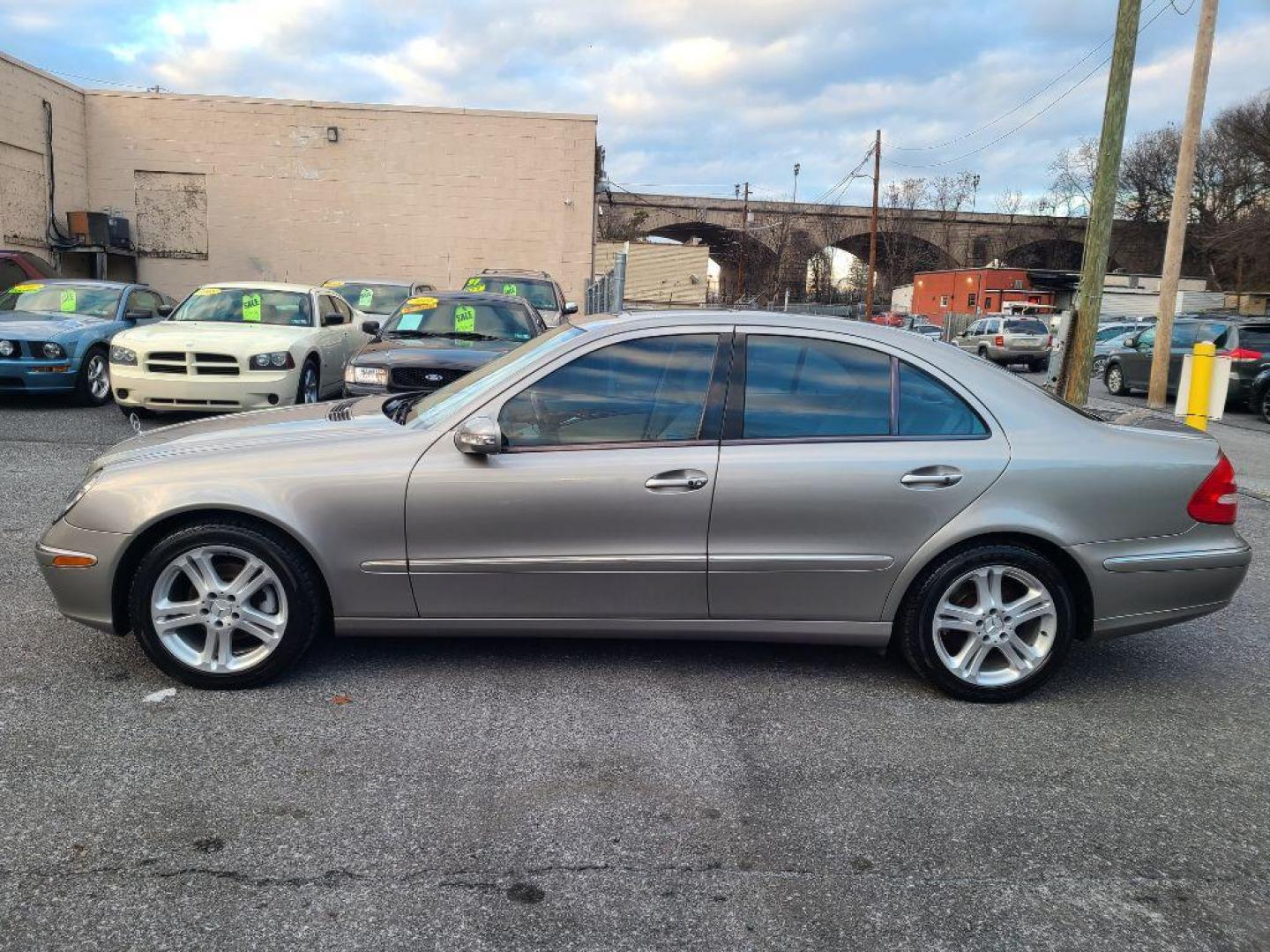 2006 TAN MERCEDES-BENZ E-CLASS E350 (WDBUF56J56A) with an 3.5L engine, Automatic transmission, located at 117 North Cameron Street, Harrisburg, PA, 17101, (717) 963-8962, 40.266762, -76.875259 - WE FINANCE!!! Good Credit/ Bad Credit/ No Credit - ALL Trade-Ins Welcomed!!! ***Guaranteed Credit Approval*** APPLY ONLINE or CALL us TODAY ;) Internet Prices and Marketplace Prices are SPECIAL discounted ***CASH DEALS*** Retail Prices are higher. Please call us to discuss your cash and finan - Photo#1