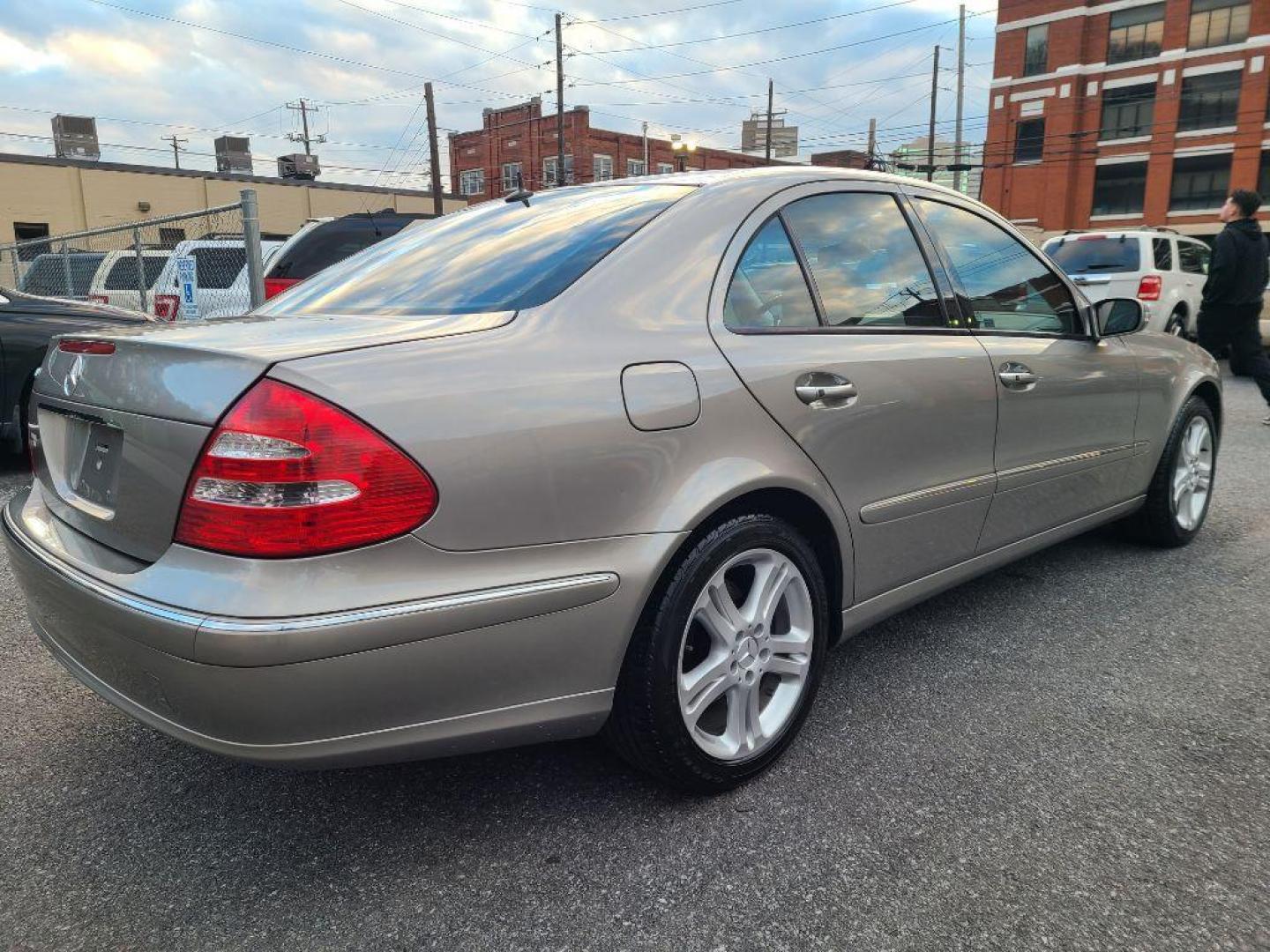 2006 TAN MERCEDES-BENZ E-CLASS E350 (WDBUF56J56A) with an 3.5L engine, Automatic transmission, located at 117 North Cameron Street, Harrisburg, PA, 17101, (717) 963-8962, 40.266762, -76.875259 - WE FINANCE!!! Good Credit/ Bad Credit/ No Credit - ALL Trade-Ins Welcomed!!! ***Guaranteed Credit Approval*** APPLY ONLINE or CALL us TODAY ;) Internet Prices and Marketplace Prices are SPECIAL discounted ***CASH DEALS*** Retail Prices are higher. Please call us to discuss your cash and finan - Photo#4