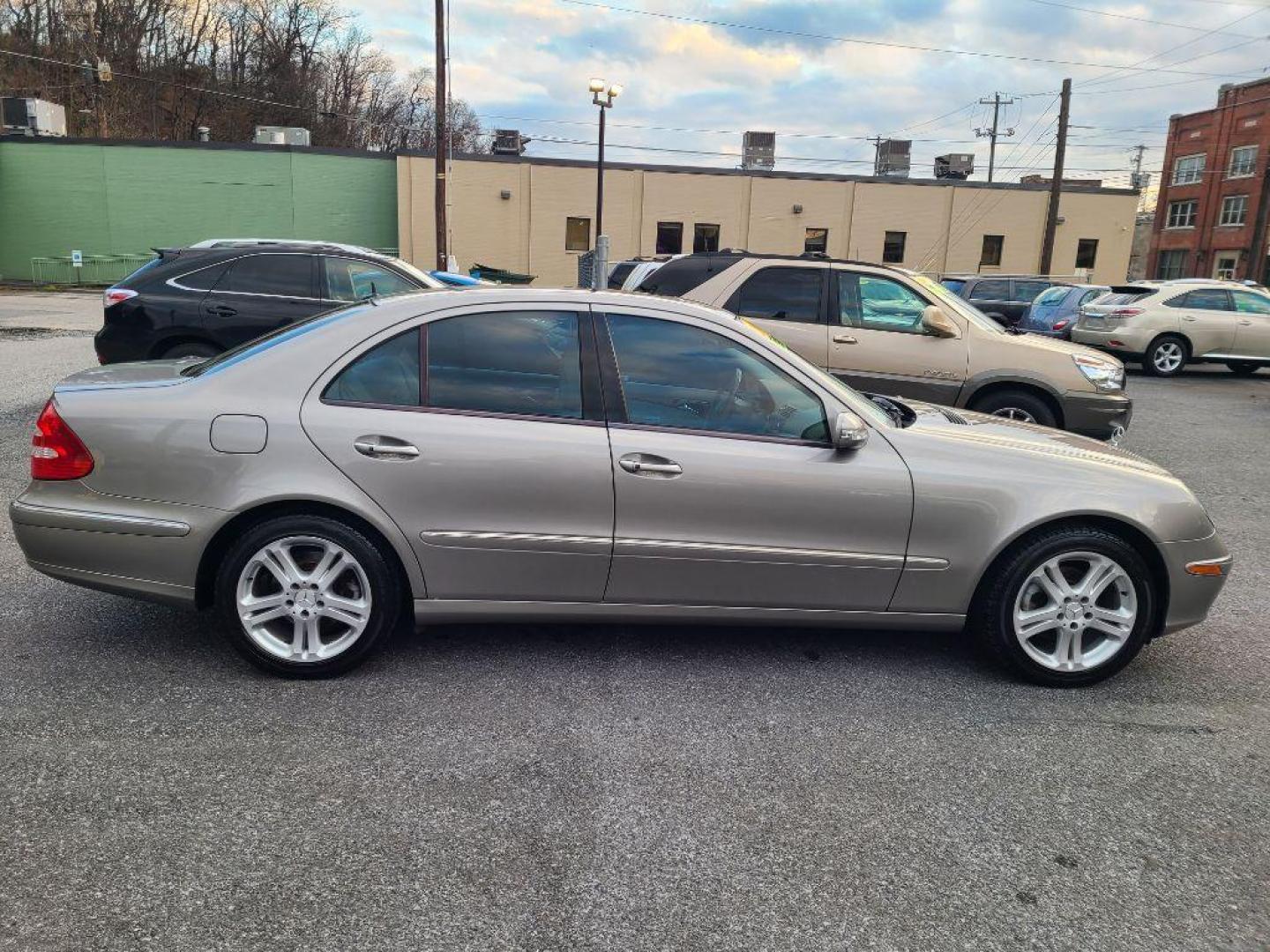 2006 TAN MERCEDES-BENZ E-CLASS E350 (WDBUF56J56A) with an 3.5L engine, Automatic transmission, located at 117 North Cameron Street, Harrisburg, PA, 17101, (717) 963-8962, 40.266762, -76.875259 - WE FINANCE!!! Good Credit/ Bad Credit/ No Credit - ALL Trade-Ins Welcomed!!! ***Guaranteed Credit Approval*** APPLY ONLINE or CALL us TODAY ;) Internet Prices and Marketplace Prices are SPECIAL discounted ***CASH DEALS*** Retail Prices are higher. Please call us to discuss your cash and finan - Photo#5