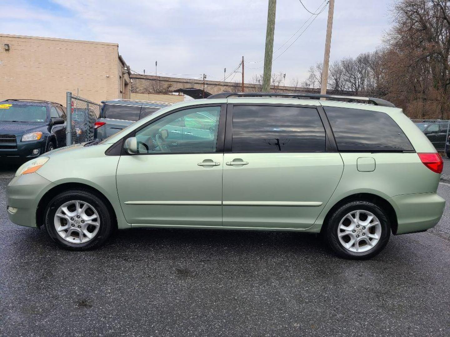 2006 GREEN TOYOTA SIENNA XLE (5TDBA22C46S) with an 3.3L engine, Automatic transmission, located at 117 North Cameron Street, Harrisburg, PA, 17101, (717) 963-8962, 40.266762, -76.875259 - WE FINANCE!!! Good Credit/ Bad Credit/ No Credit - ALL Trade-Ins Welcomed!!! ***Guaranteed Credit Approval*** APPLY ONLINE or CALL us TODAY ;) Internet Prices and Marketplace Prices are SPECIAL discounted ***CASH DEALS*** Retail Prices are higher. Please call us to discuss your cash and finan - Photo#1