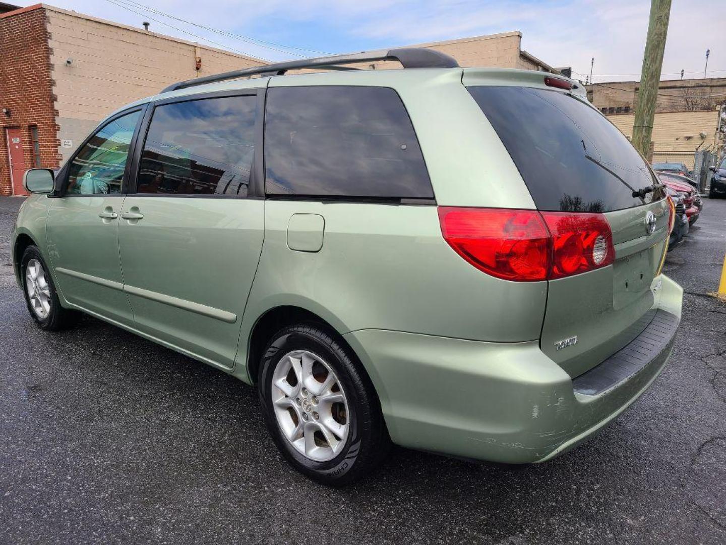 2006 GREEN TOYOTA SIENNA XLE (5TDBA22C46S) with an 3.3L engine, Automatic transmission, located at 117 North Cameron Street, Harrisburg, PA, 17101, (717) 963-8962, 40.266762, -76.875259 - WE FINANCE!!! Good Credit/ Bad Credit/ No Credit - ALL Trade-Ins Welcomed!!! ***Guaranteed Credit Approval*** APPLY ONLINE or CALL us TODAY ;) Internet Prices and Marketplace Prices are SPECIAL discounted ***CASH DEALS*** Retail Prices are higher. Please call us to discuss your cash and finan - Photo#2