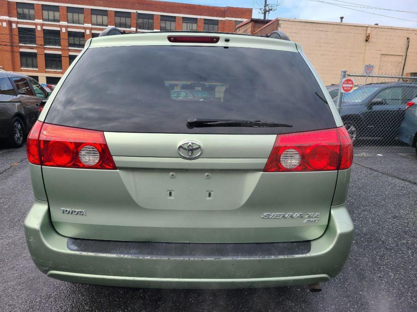 2006 GREEN TOYOTA SIENNA XLE (5TDBA22C46S) with an 3.3L engine, Automatic transmission, located at 117 North Cameron Street, Harrisburg, PA, 17101, (717) 963-8962, 40.266762, -76.875259 - WE FINANCE!!! Good Credit/ Bad Credit/ No Credit - ALL Trade-Ins Welcomed!!! ***Guaranteed Credit Approval*** APPLY ONLINE or CALL us TODAY ;) Internet Prices and Marketplace Prices are SPECIAL discounted ***CASH DEALS*** Retail Prices are higher. Please call us to discuss your cash and finan - Photo#3