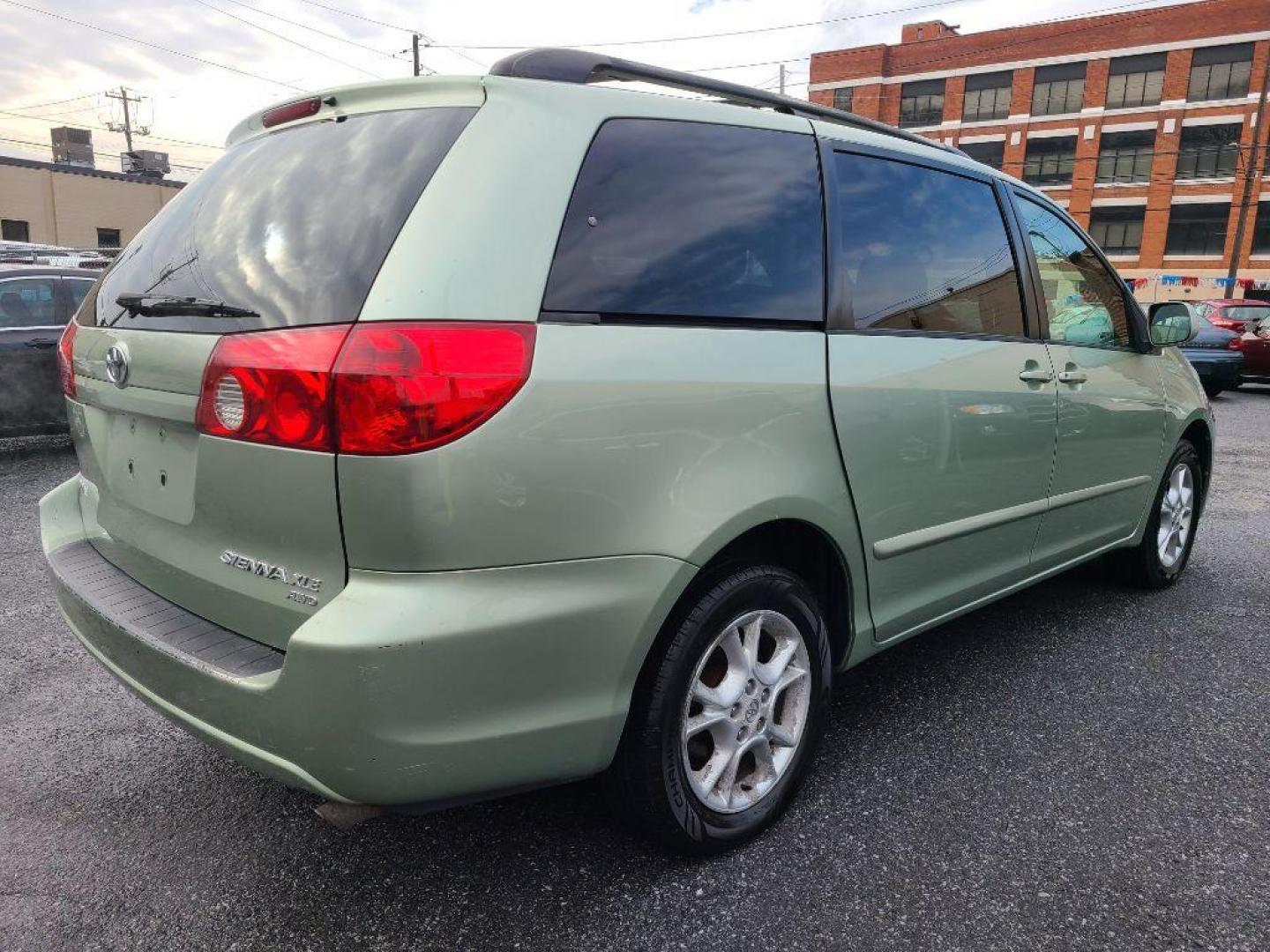 2006 GREEN TOYOTA SIENNA XLE (5TDBA22C46S) with an 3.3L engine, Automatic transmission, located at 117 North Cameron Street, Harrisburg, PA, 17101, (717) 963-8962, 40.266762, -76.875259 - WE FINANCE!!! Good Credit/ Bad Credit/ No Credit - ALL Trade-Ins Welcomed!!! ***Guaranteed Credit Approval*** APPLY ONLINE or CALL us TODAY ;) Internet Prices and Marketplace Prices are SPECIAL discounted ***CASH DEALS*** Retail Prices are higher. Please call us to discuss your cash and finan - Photo#4