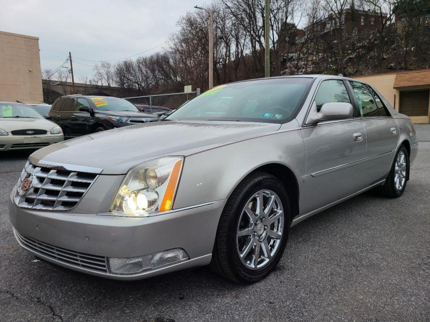 2007 WHITE CADILLAC DTS (1G6KD57937U) with an 4.6L engine, Automatic transmission, located at 117 North Cameron Street, Harrisburg, PA, 17101, (717) 963-8962, 40.266762, -76.875259 - WE FINANCE!!! Good Credit/ Bad Credit/ No Credit - ALL Trade-Ins Welcomed!!! ***Guaranteed Credit Approval*** APPLY ONLINE or CALL us TODAY ;) Internet Prices and Marketplace Prices are SPECIAL discounted ***CASH DEALS*** Retail Prices are higher. Please call us to discuss your cash and finan - Photo#0