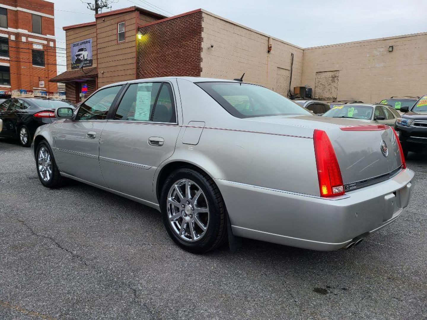 2007 WHITE CADILLAC DTS (1G6KD57937U) with an 4.6L engine, Automatic transmission, located at 117 North Cameron Street, Harrisburg, PA, 17101, (717) 963-8962, 40.266762, -76.875259 - WE FINANCE!!! Good Credit/ Bad Credit/ No Credit - ALL Trade-Ins Welcomed!!! ***Guaranteed Credit Approval*** APPLY ONLINE or CALL us TODAY ;) Internet Prices and Marketplace Prices are SPECIAL discounted ***CASH DEALS*** Retail Prices are higher. Please call us to discuss your cash and finan - Photo#2