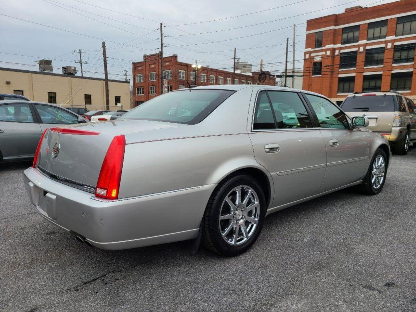 2007 WHITE CADILLAC DTS (1G6KD57937U) with an 4.6L engine, Automatic transmission, located at 117 North Cameron Street, Harrisburg, PA, 17101, (717) 963-8962, 40.266762, -76.875259 - WE FINANCE!!! Good Credit/ Bad Credit/ No Credit - ALL Trade-Ins Welcomed!!! ***Guaranteed Credit Approval*** APPLY ONLINE or CALL us TODAY ;) Internet Prices and Marketplace Prices are SPECIAL discounted ***CASH DEALS*** Retail Prices are higher. Please call us to discuss your cash and finan - Photo#4