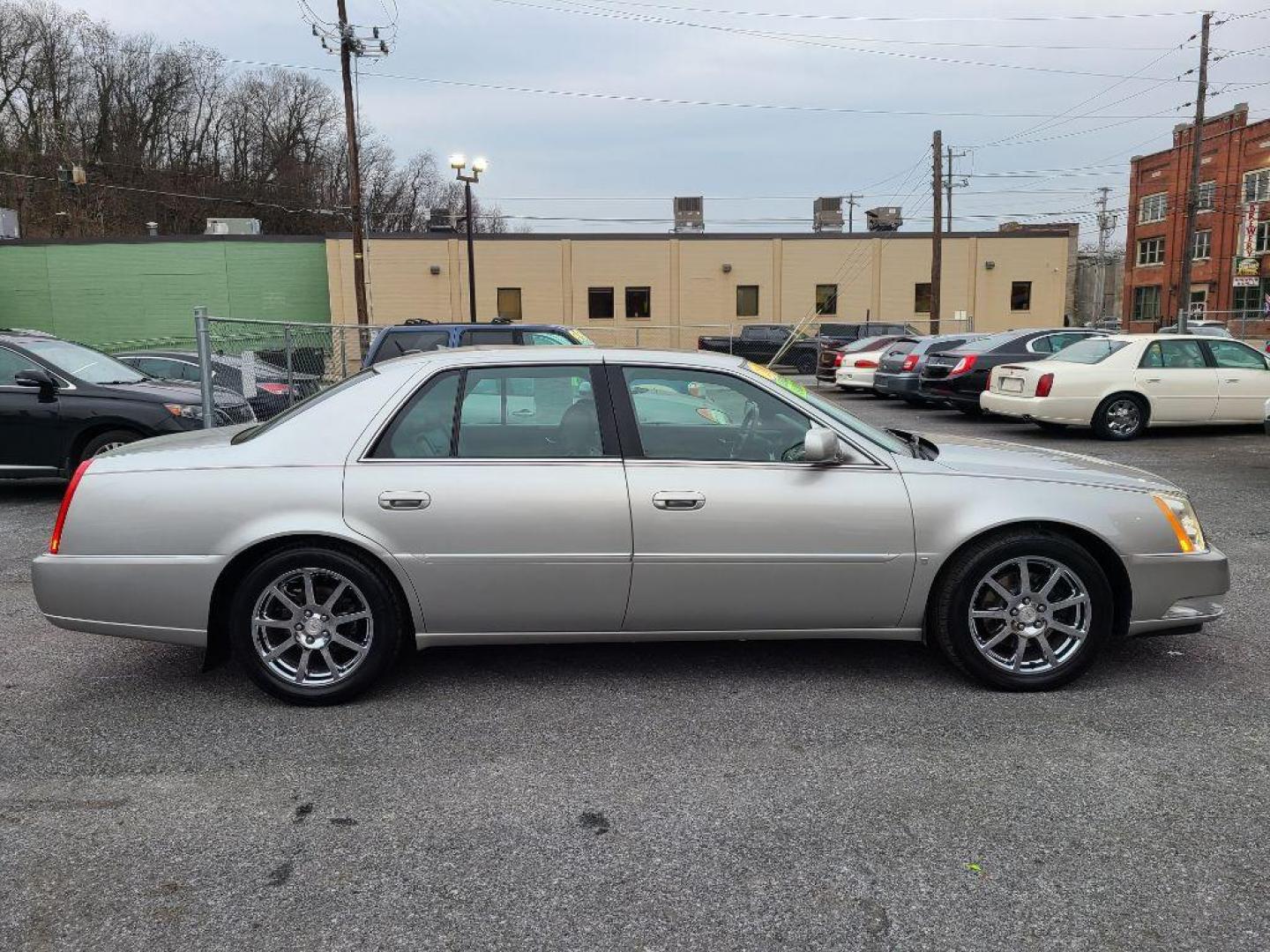 2007 WHITE CADILLAC DTS (1G6KD57937U) with an 4.6L engine, Automatic transmission, located at 117 North Cameron Street, Harrisburg, PA, 17101, (717) 963-8962, 40.266762, -76.875259 - WE FINANCE!!! Good Credit/ Bad Credit/ No Credit - ALL Trade-Ins Welcomed!!! ***Guaranteed Credit Approval*** APPLY ONLINE or CALL us TODAY ;) Internet Prices and Marketplace Prices are SPECIAL discounted ***CASH DEALS*** Retail Prices are higher. Please call us to discuss your cash and finan - Photo#5