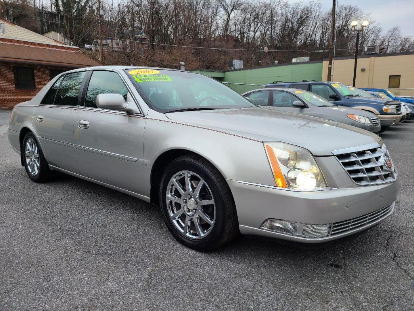 2007 WHITE CADILLAC DTS (1G6KD57937U) with an 4.6L engine, Automatic transmission, located at 117 North Cameron Street, Harrisburg, PA, 17101, (717) 963-8962, 40.266762, -76.875259 - WE FINANCE!!! Good Credit/ Bad Credit/ No Credit - ALL Trade-Ins Welcomed!!! ***Guaranteed Credit Approval*** APPLY ONLINE or CALL us TODAY ;) Internet Prices and Marketplace Prices are SPECIAL discounted ***CASH DEALS*** Retail Prices are higher. Please call us to discuss your cash and finan - Photo#6