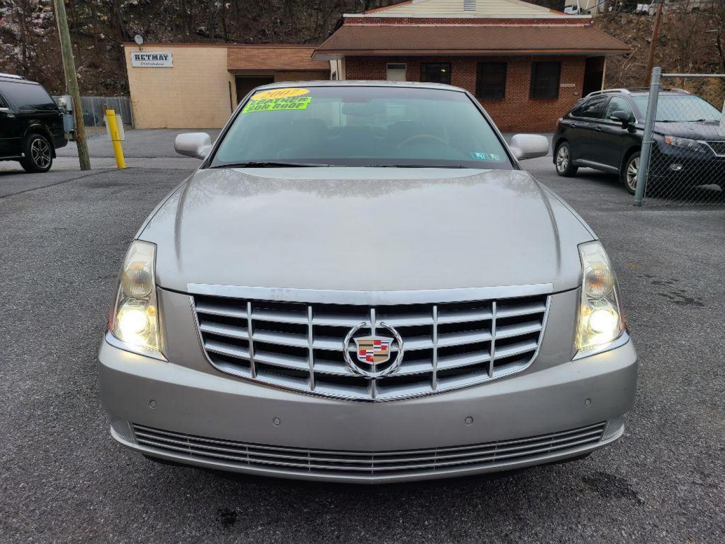 2007 WHITE CADILLAC DTS (1G6KD57937U) with an 4.6L engine, Automatic transmission, located at 117 North Cameron Street, Harrisburg, PA, 17101, (717) 963-8962, 40.266762, -76.875259 - WE FINANCE!!! Good Credit/ Bad Credit/ No Credit - ALL Trade-Ins Welcomed!!! ***Guaranteed Credit Approval*** APPLY ONLINE or CALL us TODAY ;) Internet Prices and Marketplace Prices are SPECIAL discounted ***CASH DEALS*** Retail Prices are higher. Please call us to discuss your cash and finan - Photo#7