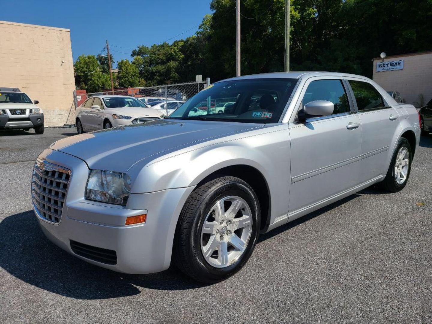 2007 SILVER CHRYSLER 300 SEDAN (2C3LA43R67H) with an 2.7L engine, Automatic transmission, located at 117 North Cameron Street, Harrisburg, PA, 17101, (717) 963-8962, 40.266762, -76.875259 - WE FINANCE!!! Good Credit/ Bad Credit/ No Credit - ALL Trade-Ins Welcomed!!! ***Guaranteed Credit Approval*** APPLY ONLINE or CALL us TODAY ;) Internet Prices and Marketplace Prices are SPECIAL discounted ***CASH DEALS*** Retail Prices are higher. Please call us to discuss your cash and finan - Photo#0