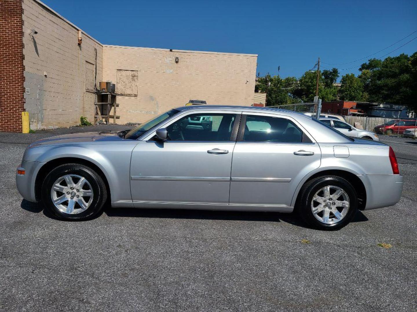 2007 SILVER CHRYSLER 300 SEDAN (2C3LA43R67H) with an 2.7L engine, Automatic transmission, located at 117 North Cameron Street, Harrisburg, PA, 17101, (717) 963-8962, 40.266762, -76.875259 - WE FINANCE!!! Good Credit/ Bad Credit/ No Credit - ALL Trade-Ins Welcomed!!! ***Guaranteed Credit Approval*** APPLY ONLINE or CALL us TODAY ;) Internet Prices and Marketplace Prices are SPECIAL discounted ***CASH DEALS*** Retail Prices are higher. Please call us to discuss your cash and finan - Photo#1