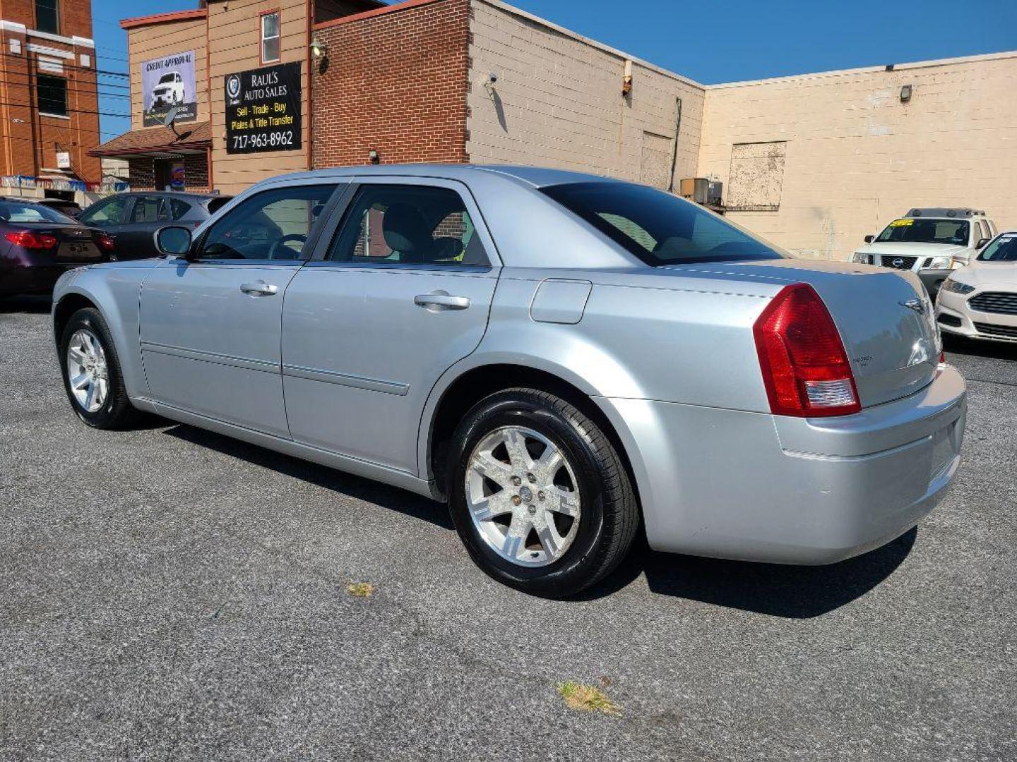 2007 SILVER CHRYSLER 300 SEDAN (2C3LA43R67H) with an 2.7L engine, Automatic transmission, located at 117 North Cameron Street, Harrisburg, PA, 17101, (717) 963-8962, 40.266762, -76.875259 - WE FINANCE!!! Good Credit/ Bad Credit/ No Credit - ALL Trade-Ins Welcomed!!! ***Guaranteed Credit Approval*** APPLY ONLINE or CALL us TODAY ;) Internet Prices and Marketplace Prices are SPECIAL discounted ***CASH DEALS*** Retail Prices are higher. Please call us to discuss your cash and finan - Photo#2