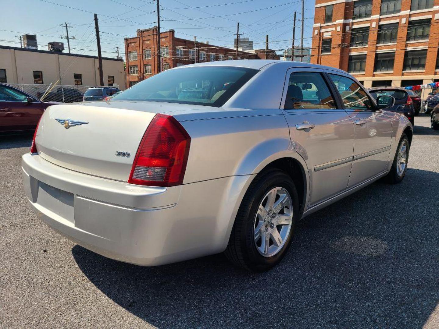 2007 SILVER CHRYSLER 300 SEDAN (2C3LA43R67H) with an 2.7L engine, Automatic transmission, located at 117 North Cameron Street, Harrisburg, PA, 17101, (717) 963-8962, 40.266762, -76.875259 - WE FINANCE!!! Good Credit/ Bad Credit/ No Credit - ALL Trade-Ins Welcomed!!! ***Guaranteed Credit Approval*** APPLY ONLINE or CALL us TODAY ;) Internet Prices and Marketplace Prices are SPECIAL discounted ***CASH DEALS*** Retail Prices are higher. Please call us to discuss your cash and finan - Photo#4