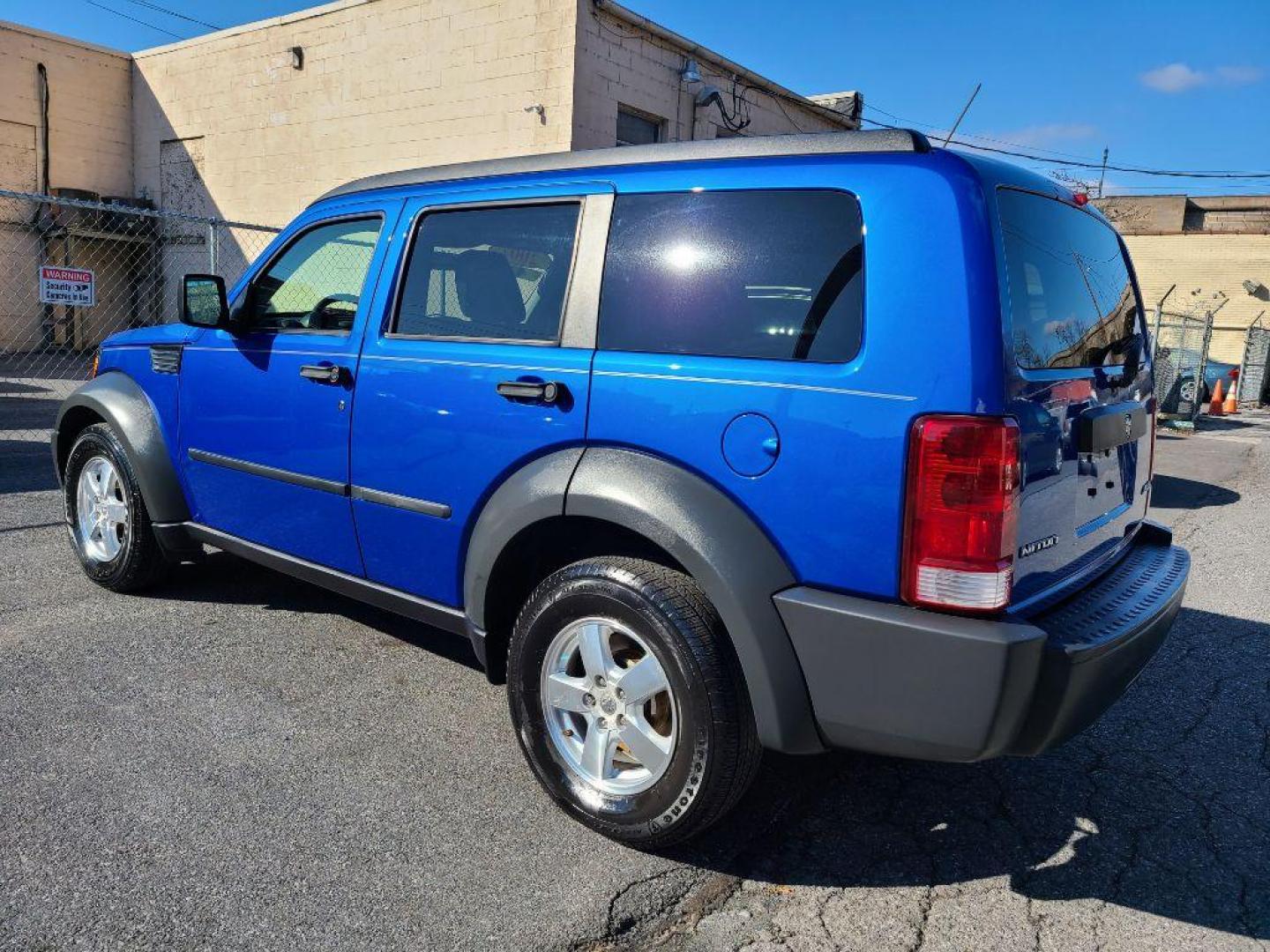 2007 BLUE DODGE NITRO SXT (1D8GU28K97W) with an 3.7L engine, Automatic transmission, located at 117 North Cameron Street, Harrisburg, PA, 17101, (717) 963-8962, 40.266762, -76.875259 - WE FINANCE!!! Good Credit/ Bad Credit/ No Credit - ALL Trade-Ins Welcomed!!! ***Guaranteed Credit Approval*** APPLY ONLINE or CALL us TODAY ;) Internet Prices and Marketplace Prices are SPECIAL discounted ***CASH DEALS*** Retail Prices are higher. Please call us to discuss your cash and finan - Photo#3