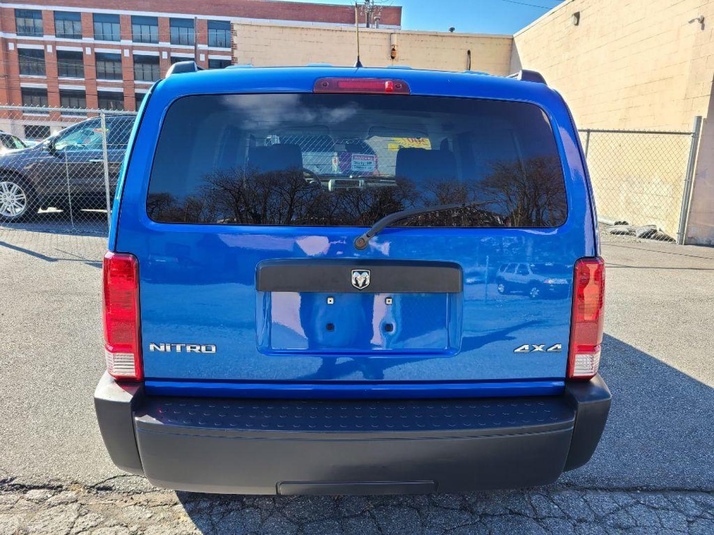 2007 BLUE DODGE NITRO SXT (1D8GU28K97W) with an 3.7L engine, Automatic transmission, located at 117 North Cameron Street, Harrisburg, PA, 17101, (717) 963-8962, 40.266762, -76.875259 - WE FINANCE!!! Good Credit/ Bad Credit/ No Credit - ALL Trade-Ins Welcomed!!! ***Guaranteed Credit Approval*** APPLY ONLINE or CALL us TODAY ;) Internet Prices and Marketplace Prices are SPECIAL discounted ***CASH DEALS*** Retail Prices are higher. Please call us to discuss your cash and finan - Photo#4