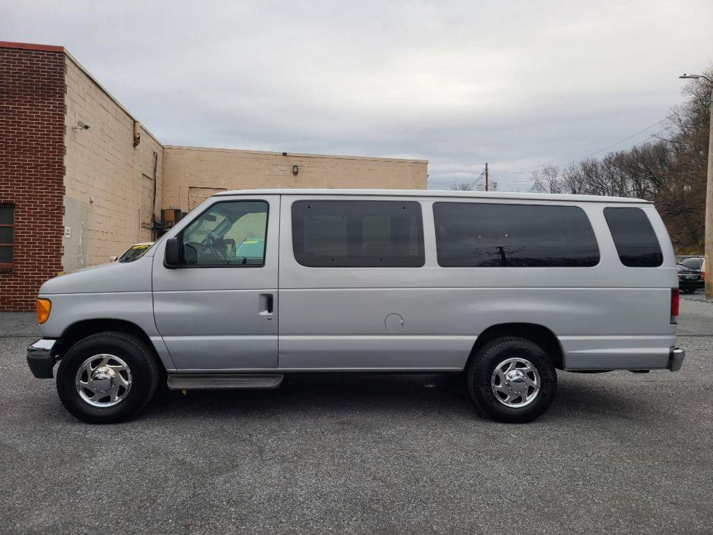 2007 SILVER FORD ECONOLINE XL E350 SUPER DUTY WAGON (1FBSS31L57D) , Automatic transmission, located at 117 North Cameron Street, Harrisburg, PA, 17101, (717) 963-8962, 40.266762, -76.875259 - WE FINANCE!!! Good Credit/ Bad Credit/ No Credit - ALL Trade-Ins Welcomed!!! ***Guaranteed Credit Approval*** APPLY ONLINE or CALL us TODAY ;) Internet Prices and Marketplace Prices are SPECIAL discounted ***CASH DEALS*** Retail Prices are higher. Please call us to discuss your cash and finan - Photo#1