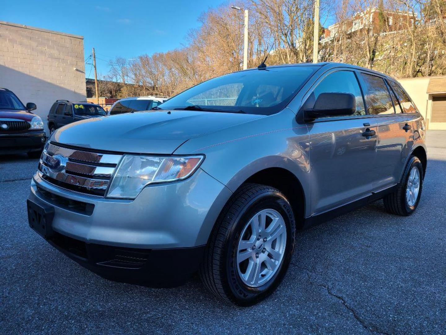 2007 GRAY FORD EDGE SE (2FMDK46C67B) with an 3.5L engine, Automatic transmission, located at 117 North Cameron Street, Harrisburg, PA, 17101, (717) 963-8962, 40.266762, -76.875259 - WE FINANCE!!! Good Credit/ Bad Credit/ No Credit - ALL Trade-Ins Welcomed!!! ***Guaranteed Credit Approval*** APPLY ONLINE or CALL us TODAY ;) Internet Prices and Marketplace Prices are SPECIAL discounted ***CASH DEALS*** Retail Prices are higher. Please call us to discuss your cash and finan - Photo#0