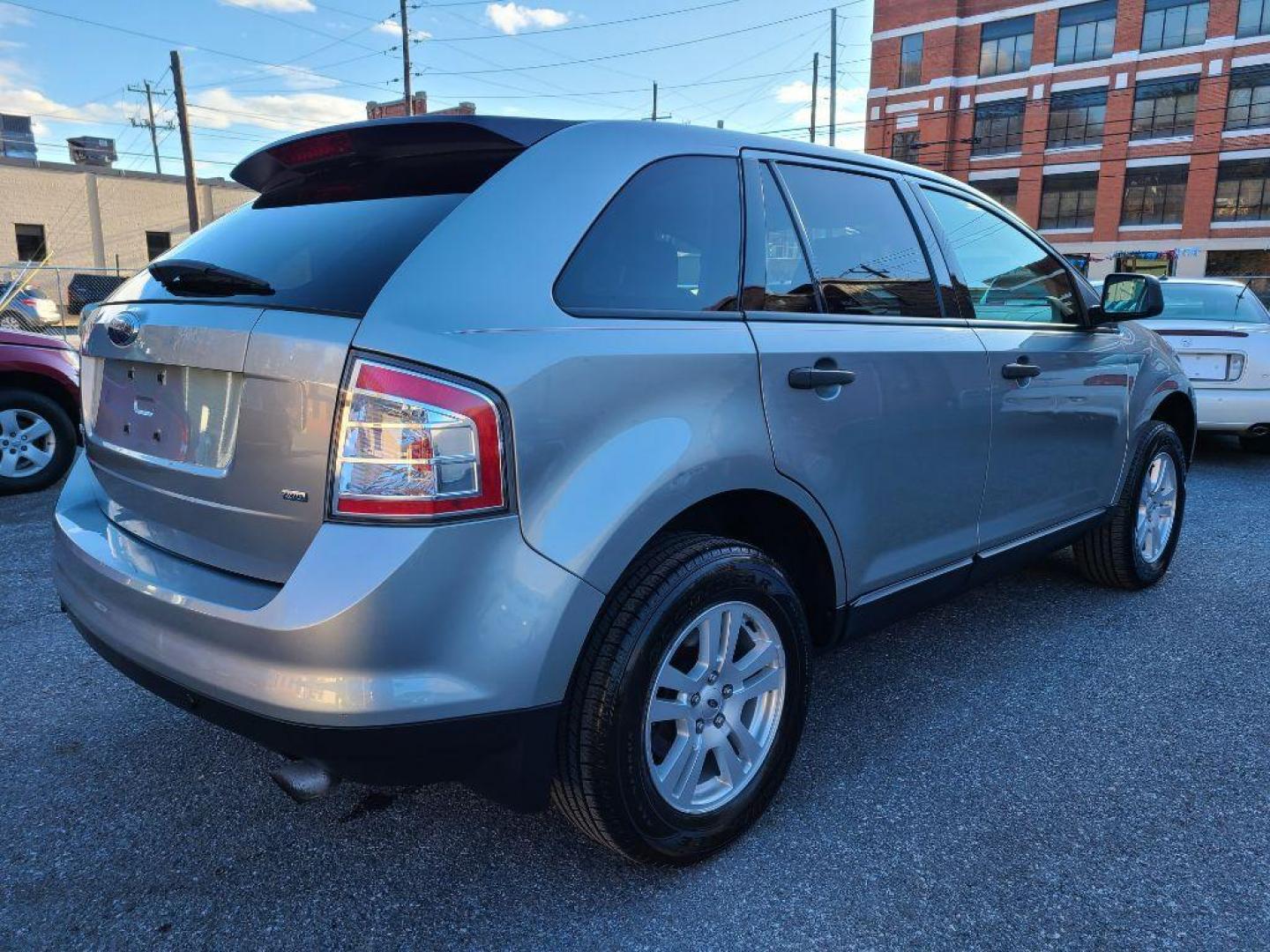 2007 GRAY FORD EDGE SE (2FMDK46C67B) with an 3.5L engine, Automatic transmission, located at 117 North Cameron Street, Harrisburg, PA, 17101, (717) 963-8962, 40.266762, -76.875259 - WE FINANCE!!! Good Credit/ Bad Credit/ No Credit - ALL Trade-Ins Welcomed!!! ***Guaranteed Credit Approval*** APPLY ONLINE or CALL us TODAY ;) Internet Prices and Marketplace Prices are SPECIAL discounted ***CASH DEALS*** Retail Prices are higher. Please call us to discuss your cash and finan - Photo#4